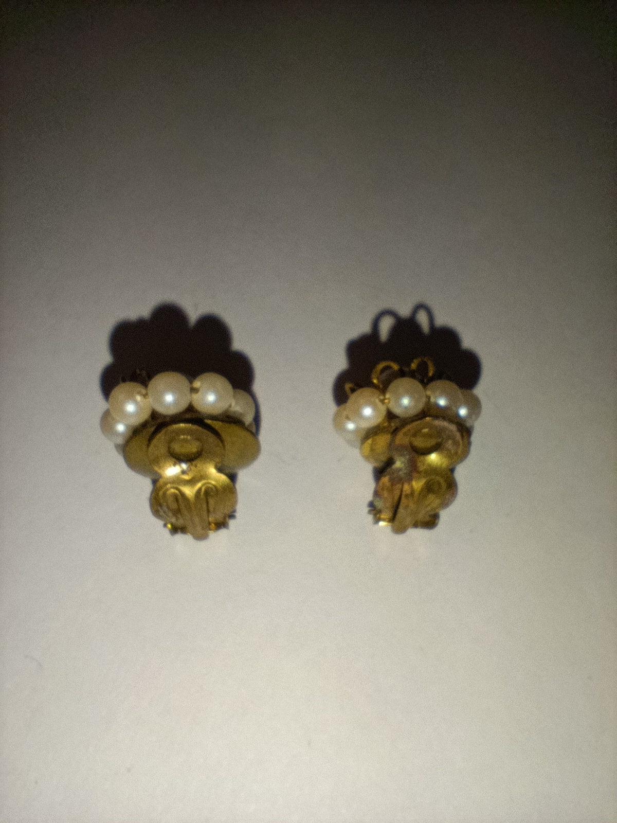 Boucles d’oreilles fantaisie vintage à perles blanches dorées clips