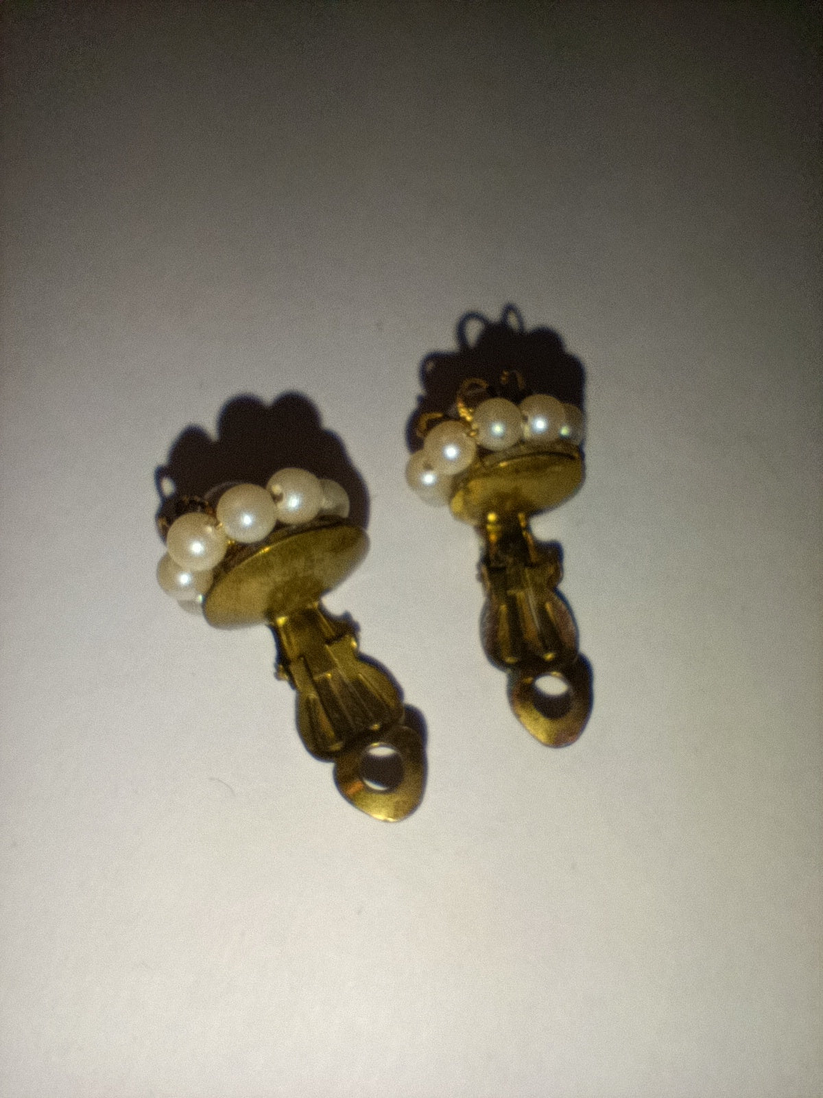 Boucles d’oreilles fantaisie vintage à perles blanches dorées clips