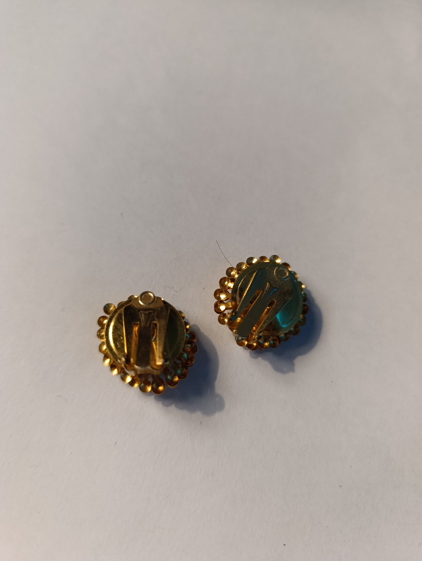 Boucles d’oreilles fantaisie vintage dorées relief soleil