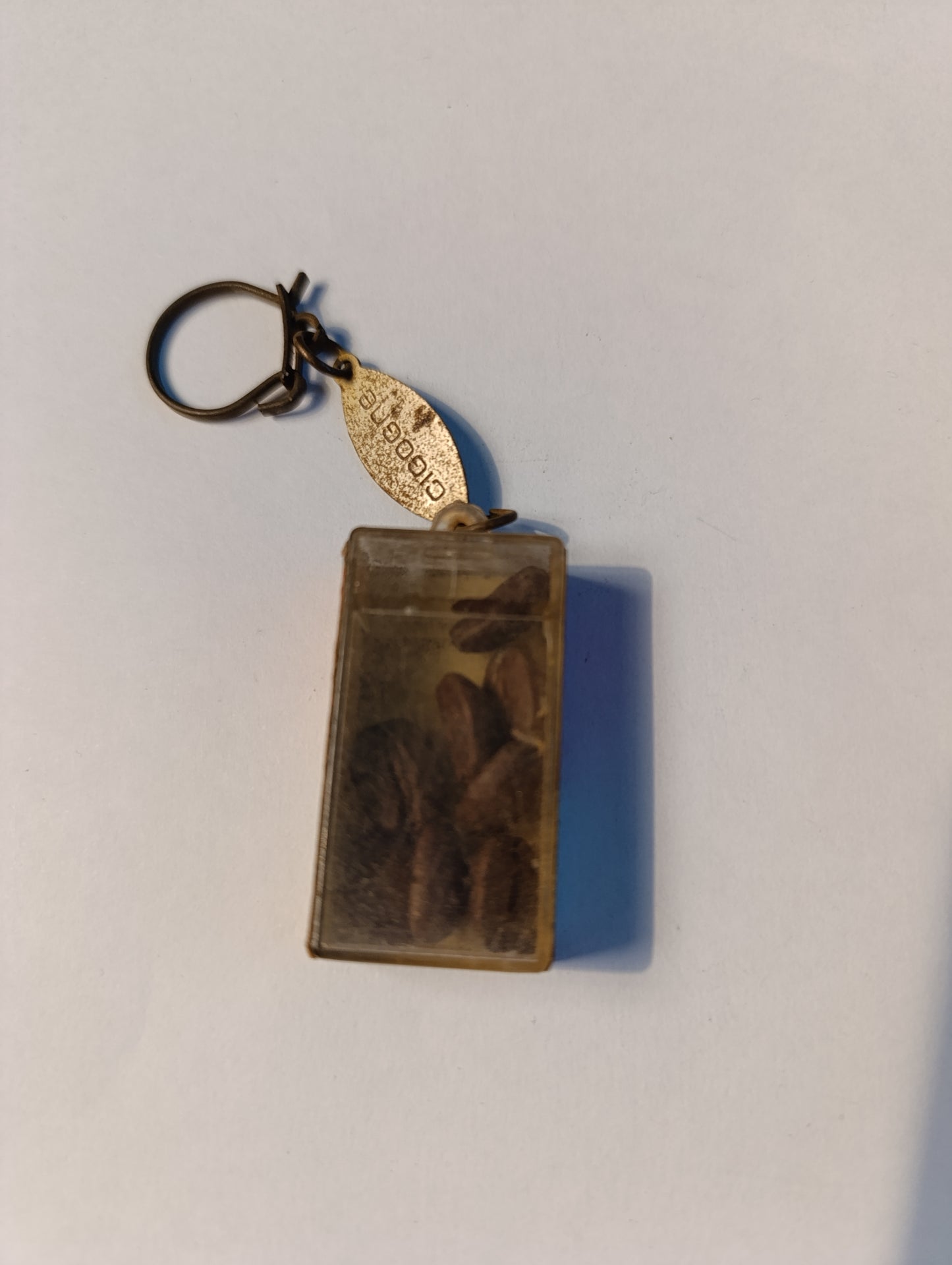 Porte-clés publicitaire vintage Café Cigogne – boîte miniature avec grains