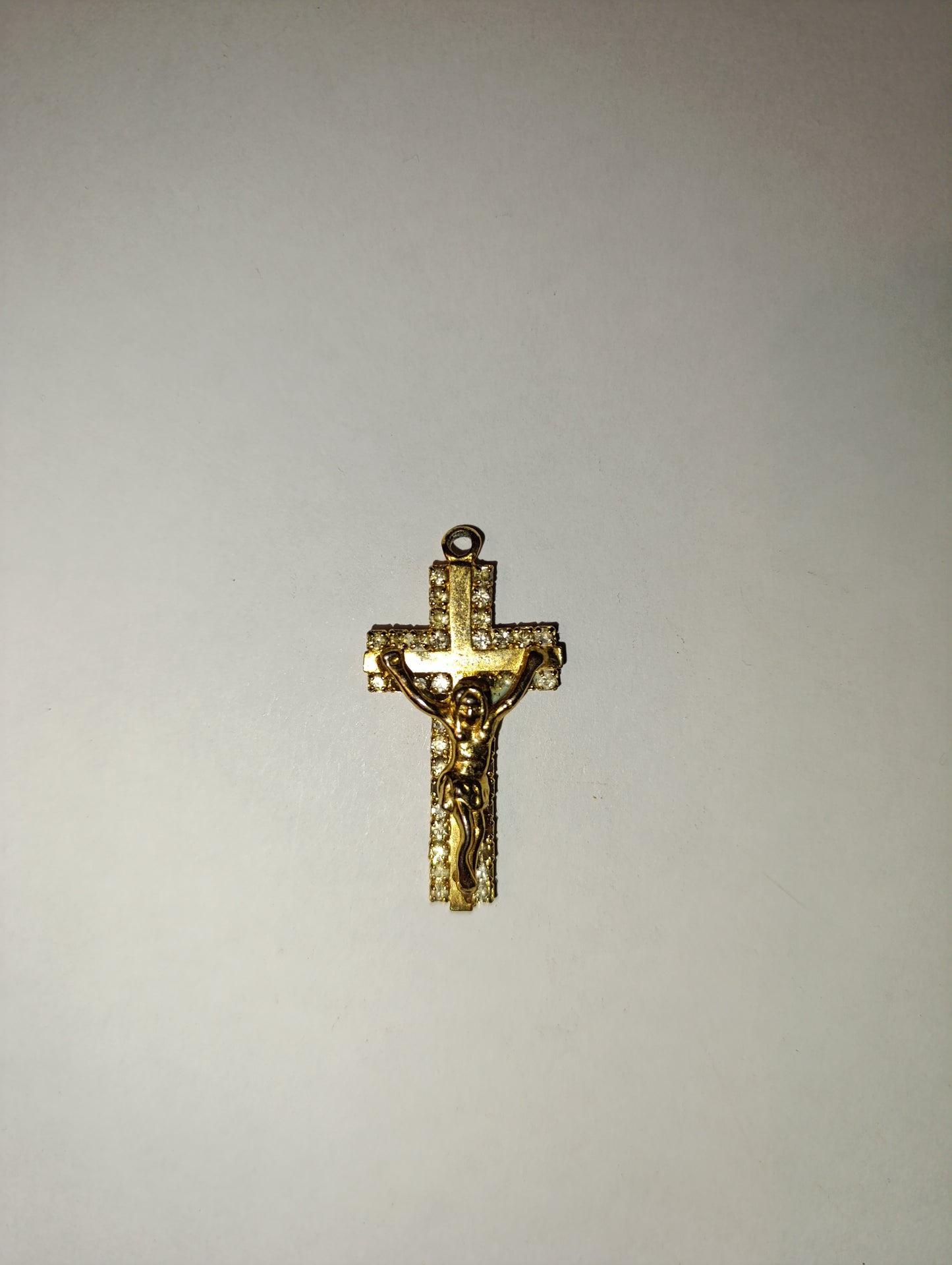 Croix crucifix vintage métal doré strass bijou religieux ancien