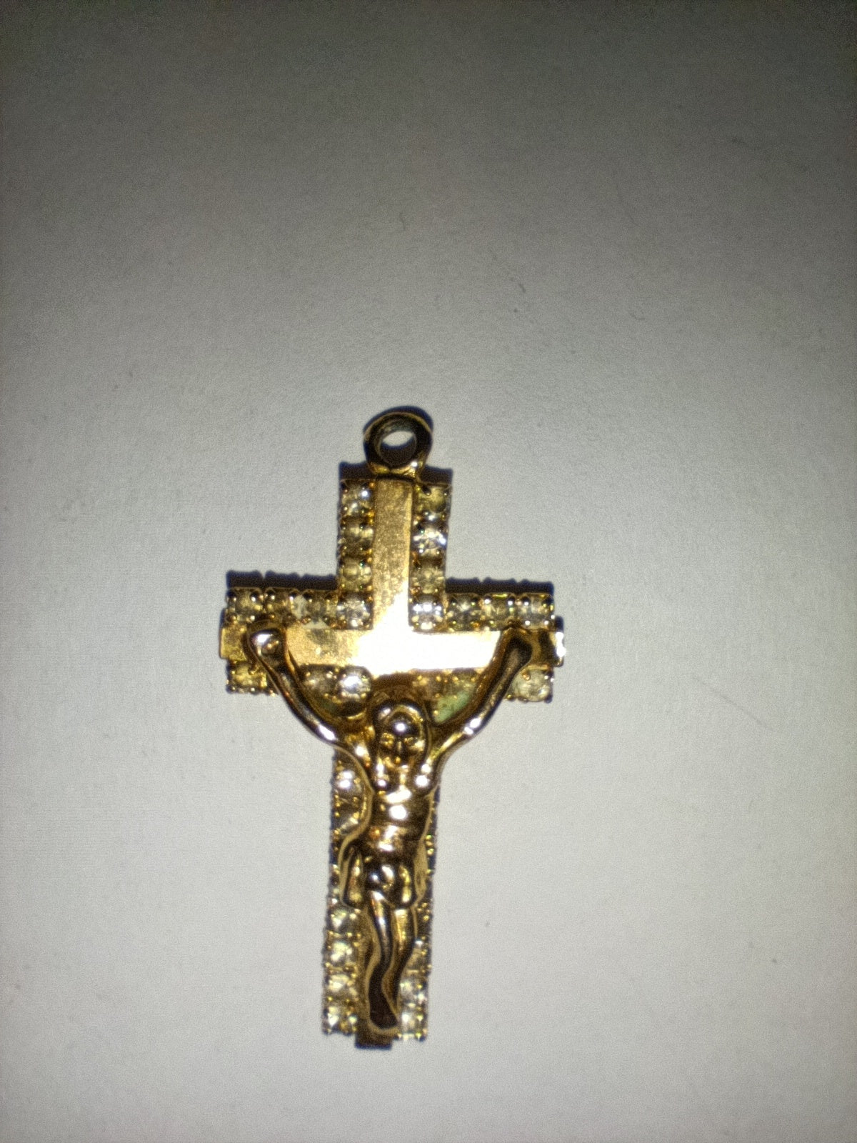 Croix crucifix vintage métal doré strass bijou religieux ancien