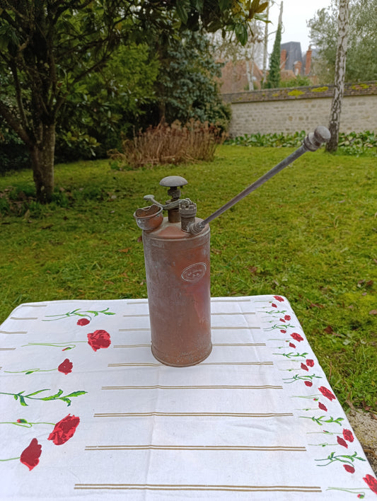 Pulvérisateur ancien en métal cuivre patiné – jardin vintage