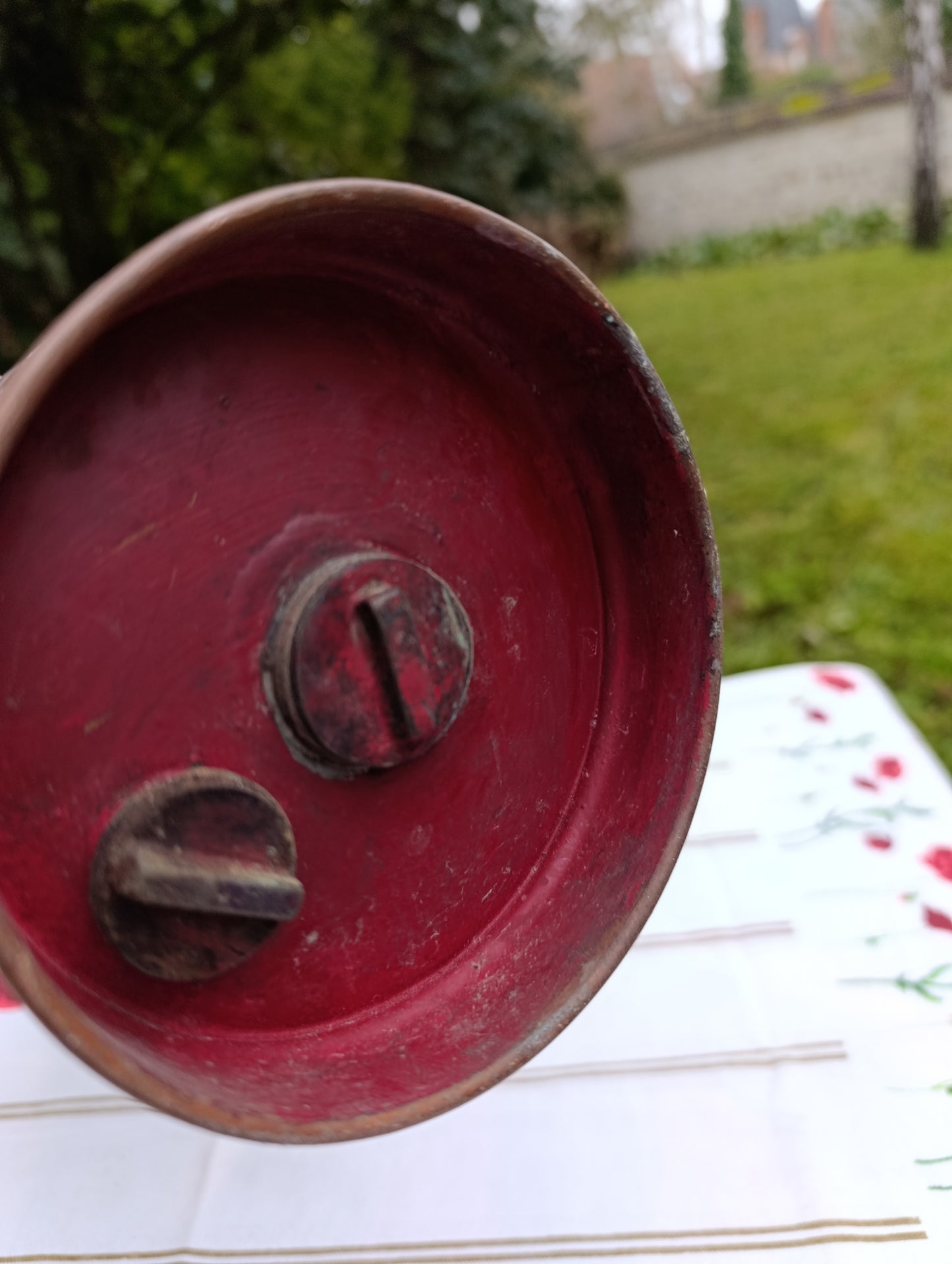 Pulvérisateur ancien en métal cuivre patiné – jardin vintage