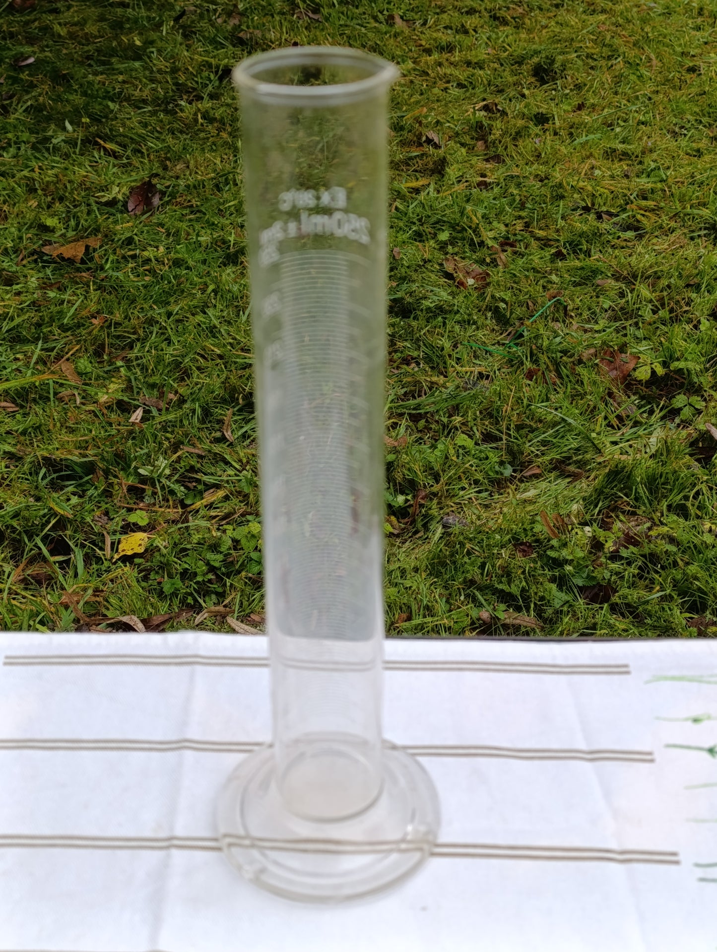 Éprouvette graduée en verre 250 ml – verrerie de laboratoire