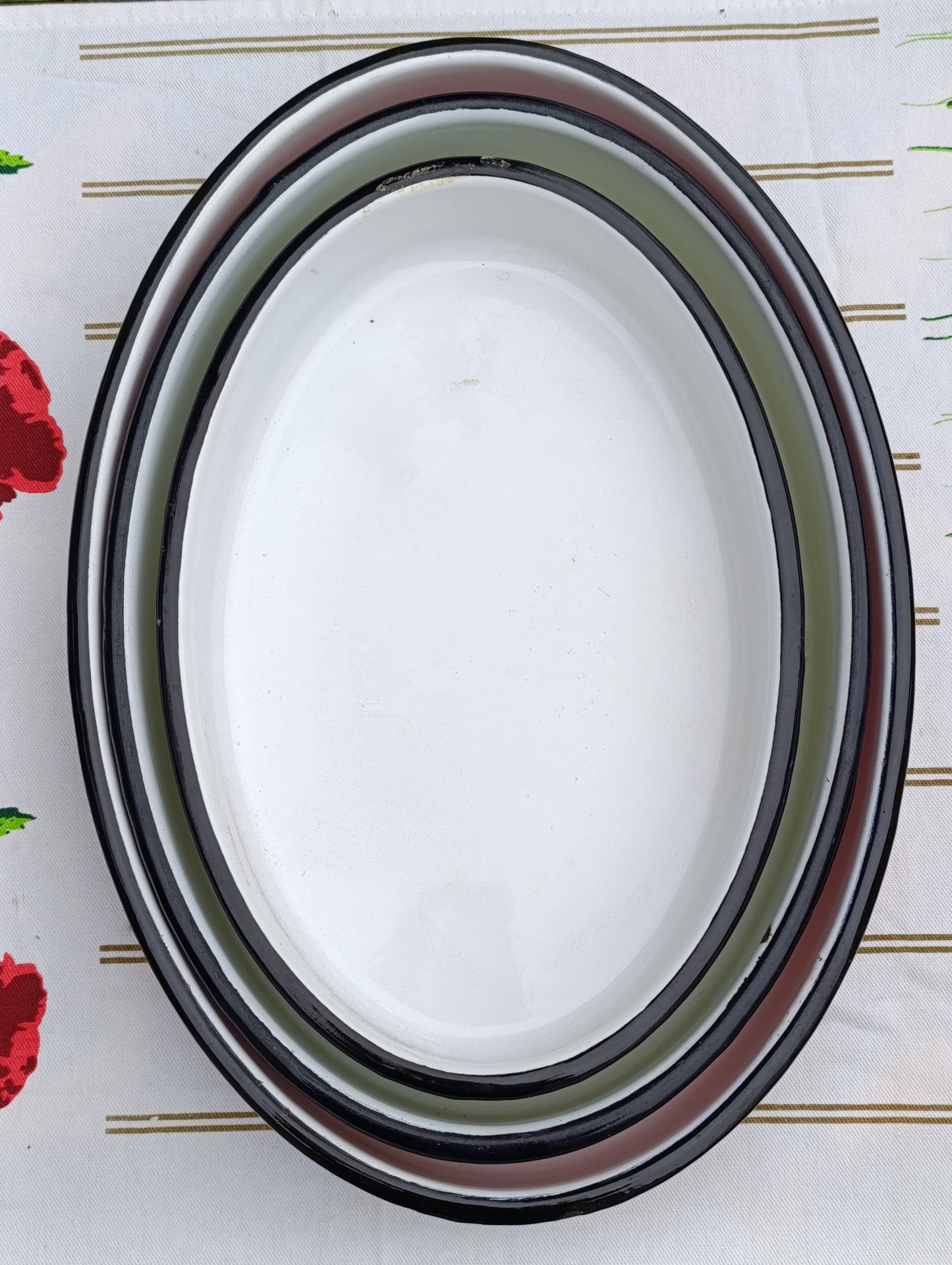 Lot de 3 plats ovales émaillés vintage – Du petit au grand format – Cuisine ancienne