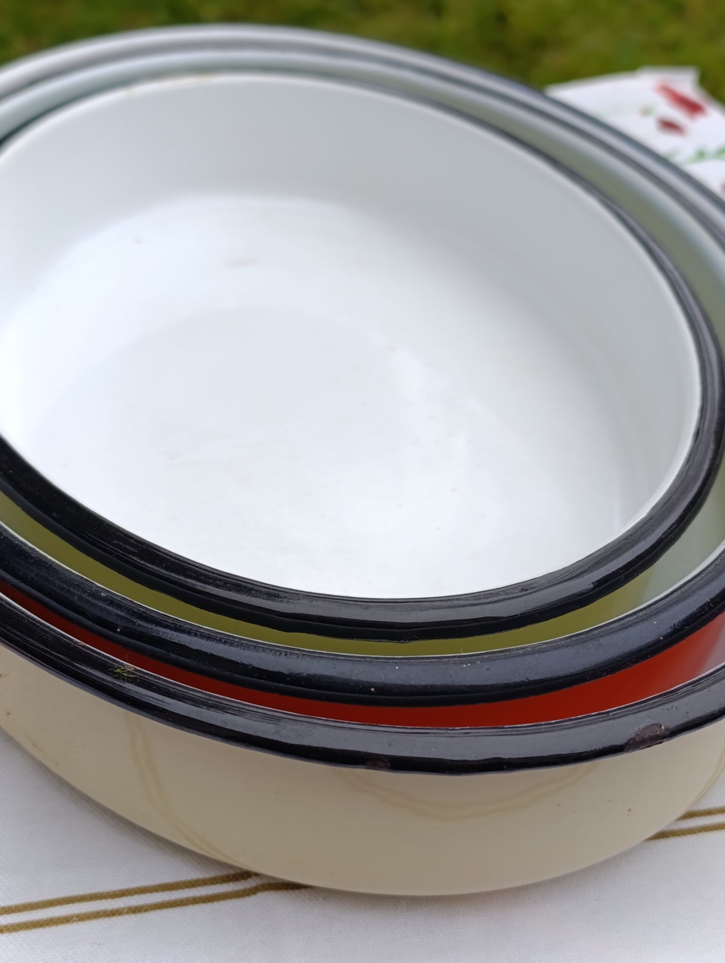 Lot de 3 plats ovales émaillés vintage – Du petit au grand format – Cuisine ancienne