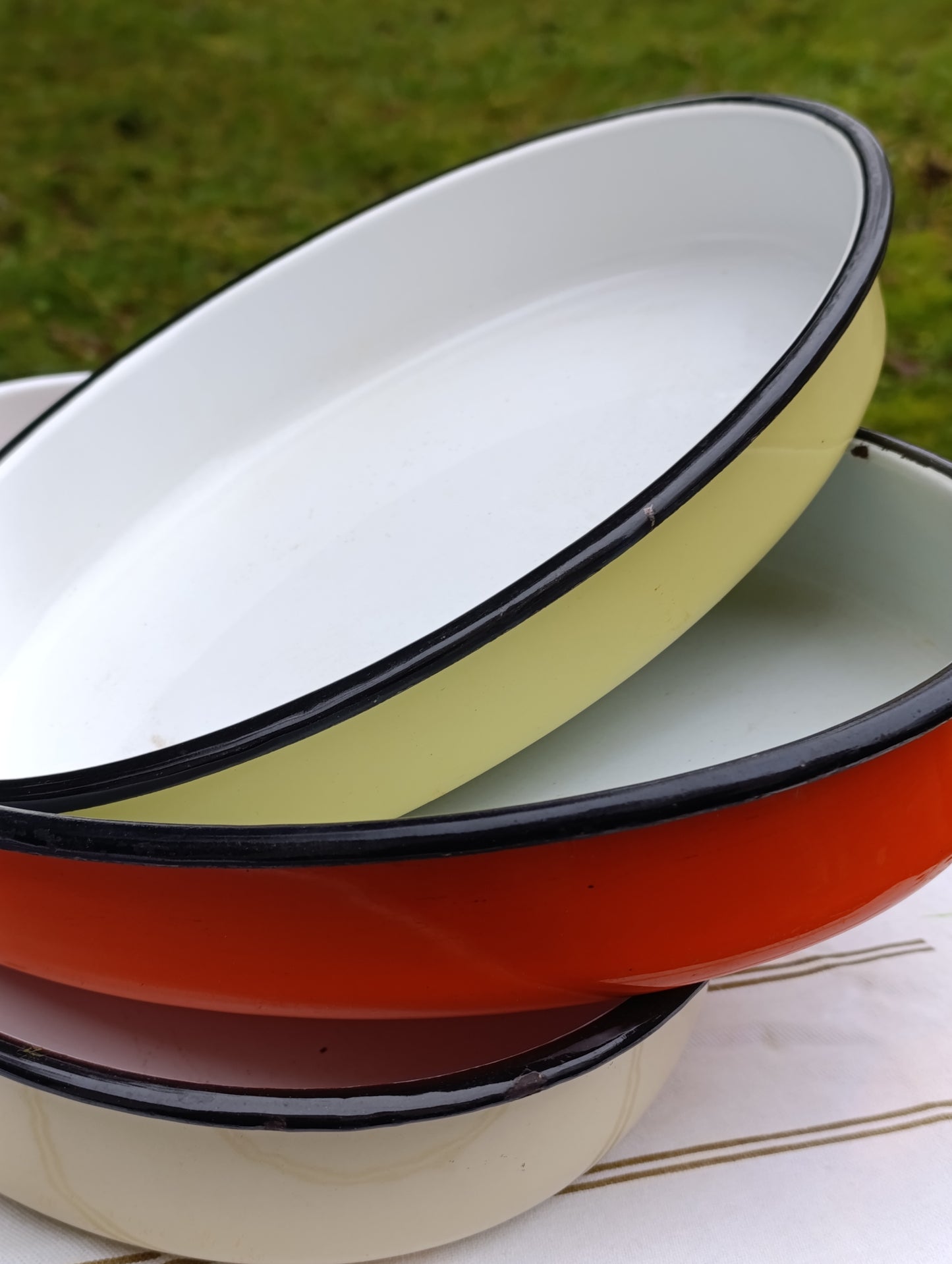 Lot de 3 plats ovales émaillés vintage – Du petit au grand format – Cuisine ancienne