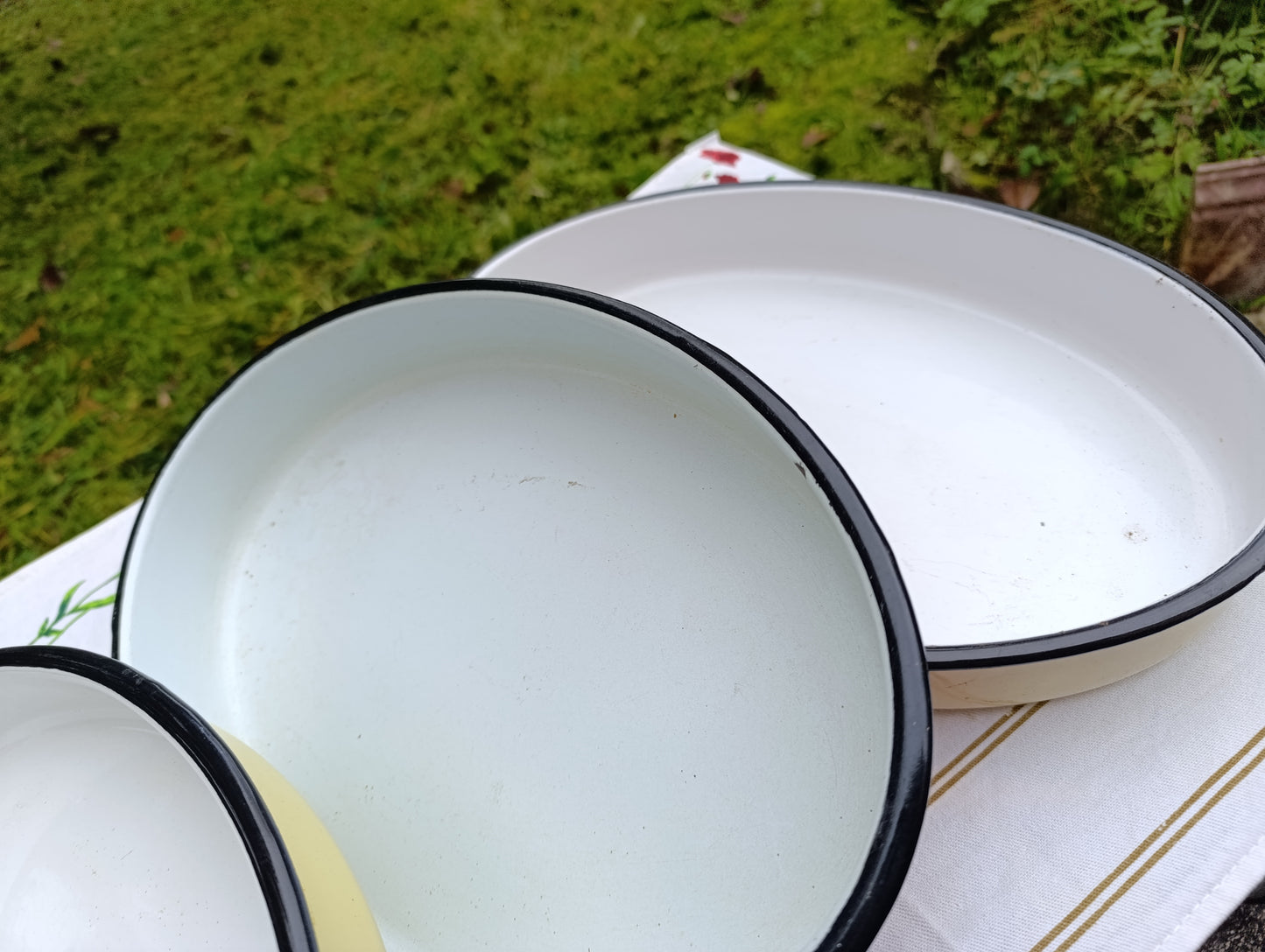 Lot de 3 plats ovales émaillés vintage – Du petit au grand format – Cuisine ancienne