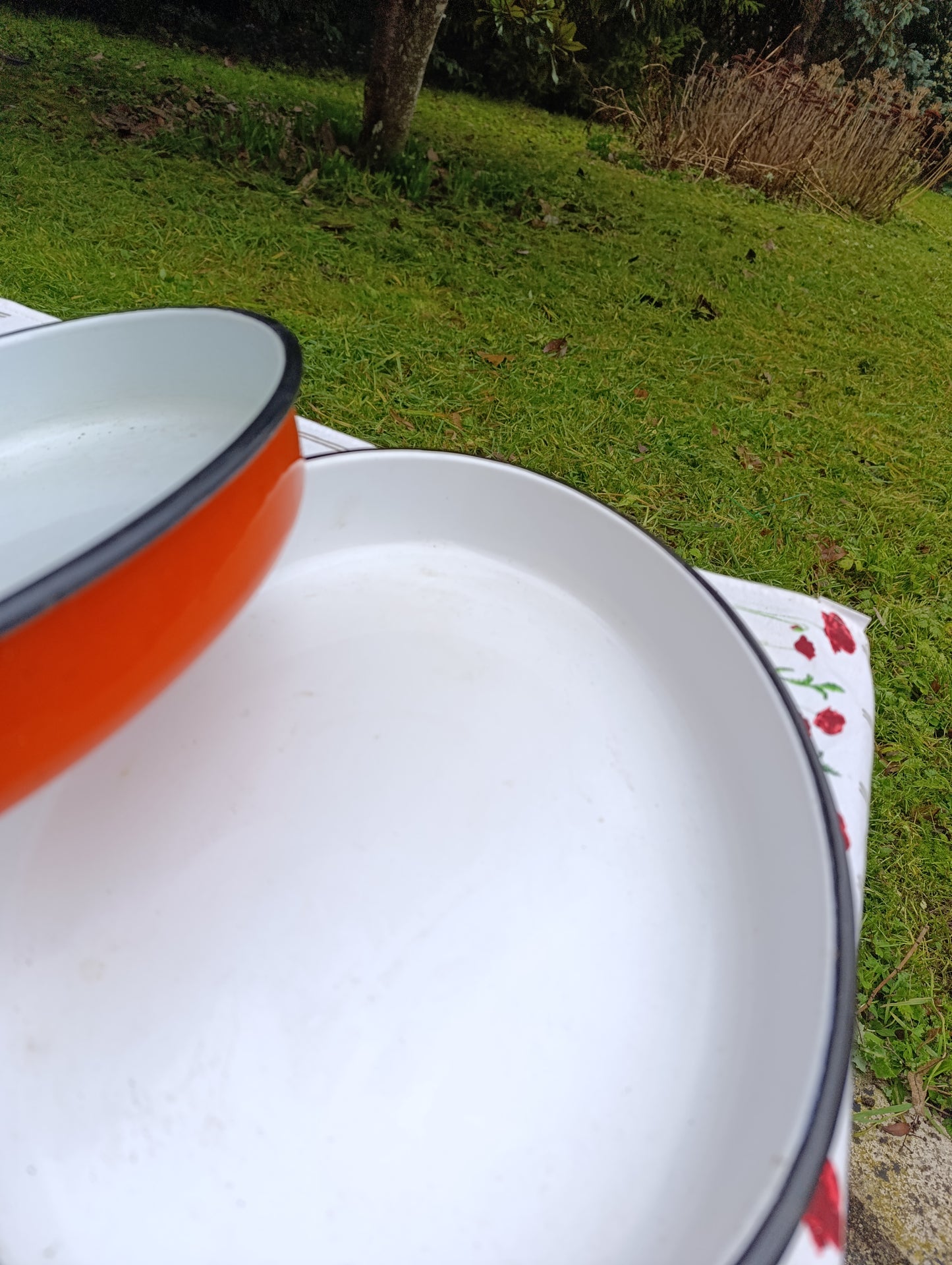 Lot de 3 plats ovales émaillés vintage – Du petit au grand format – Cuisine ancienne