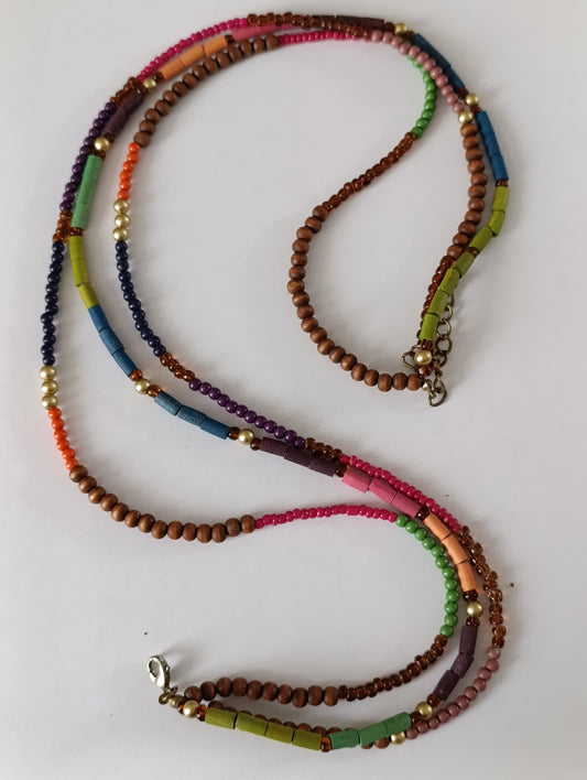 Collier fantaisie multirangs perles bois colorées style bohème 53 cm