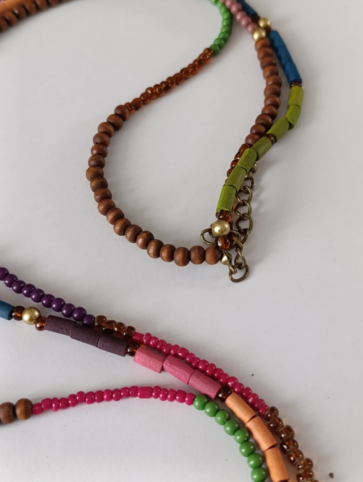 Collier fantaisie multirangs perles bois colorées style bohème 53 cm