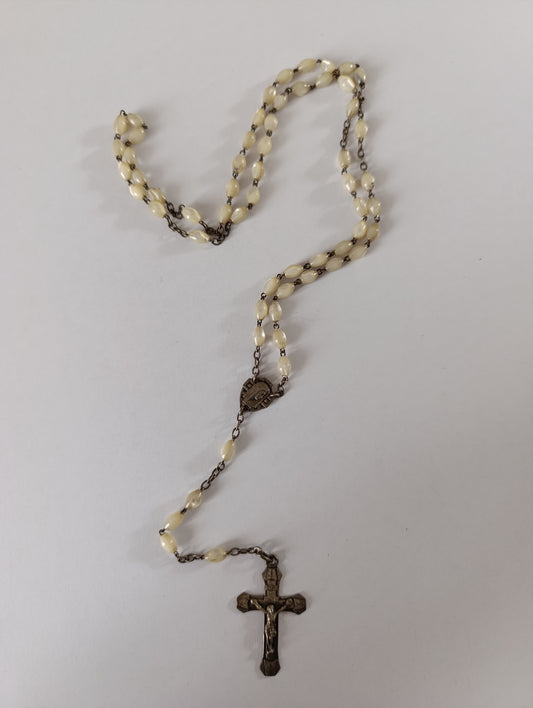 Chapelet ancien perles ivoire ovales croix INRI médaille religieuse 64 cm