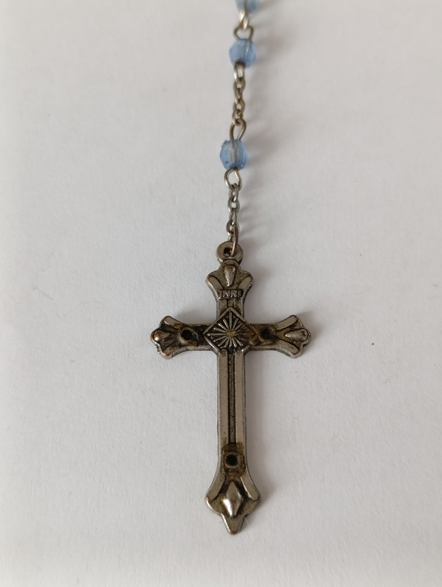 Chapelet ancien perles bleues facettées médaille miraculeuse croix métal vintage 66 cm