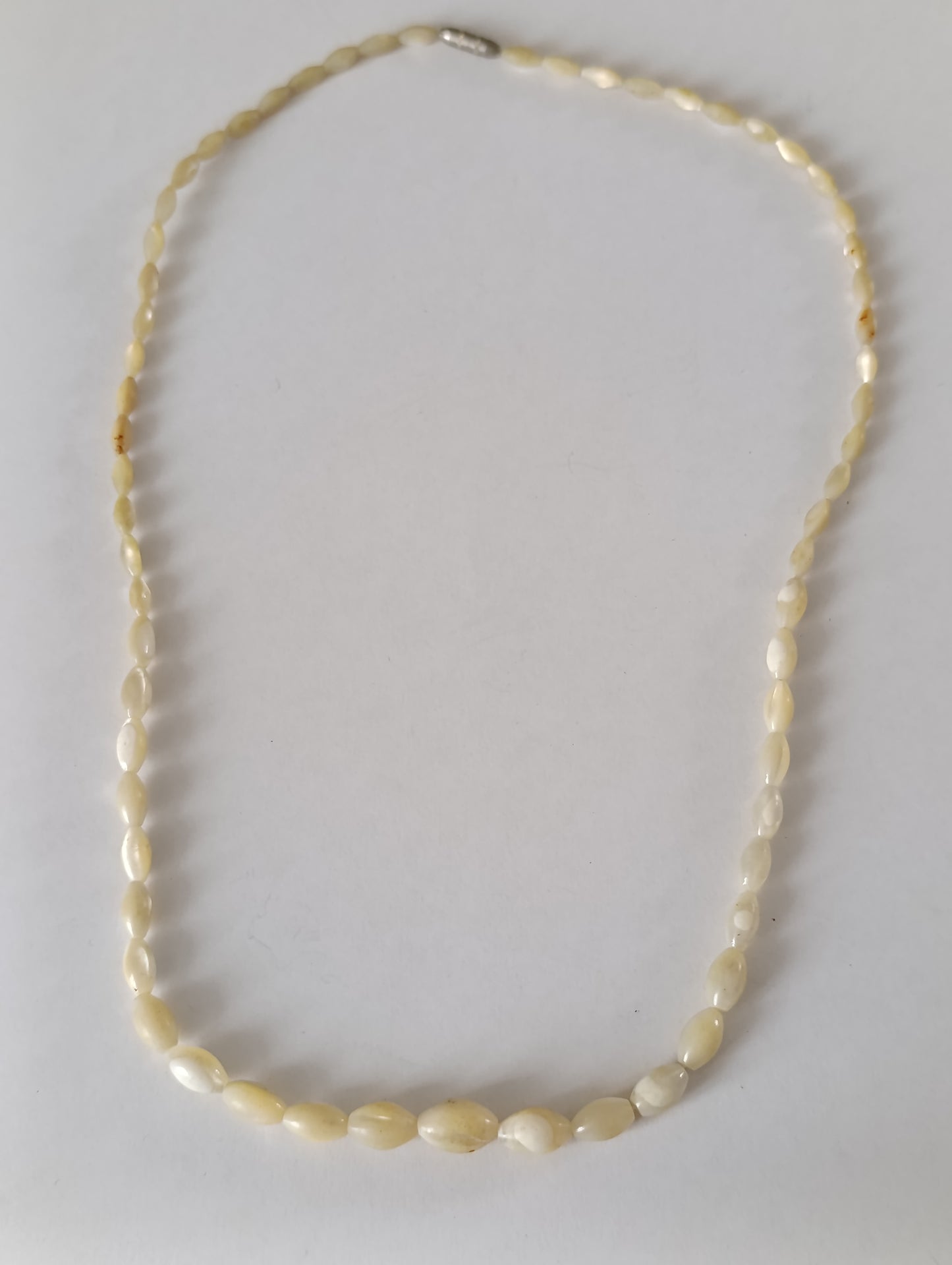 Collier ancien perles ivoire crème fermoir métal argenté 46 cm vintage