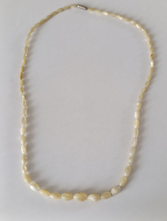 Collier ancien perles ivoire crème fermoir métal argenté 46 cm vintage