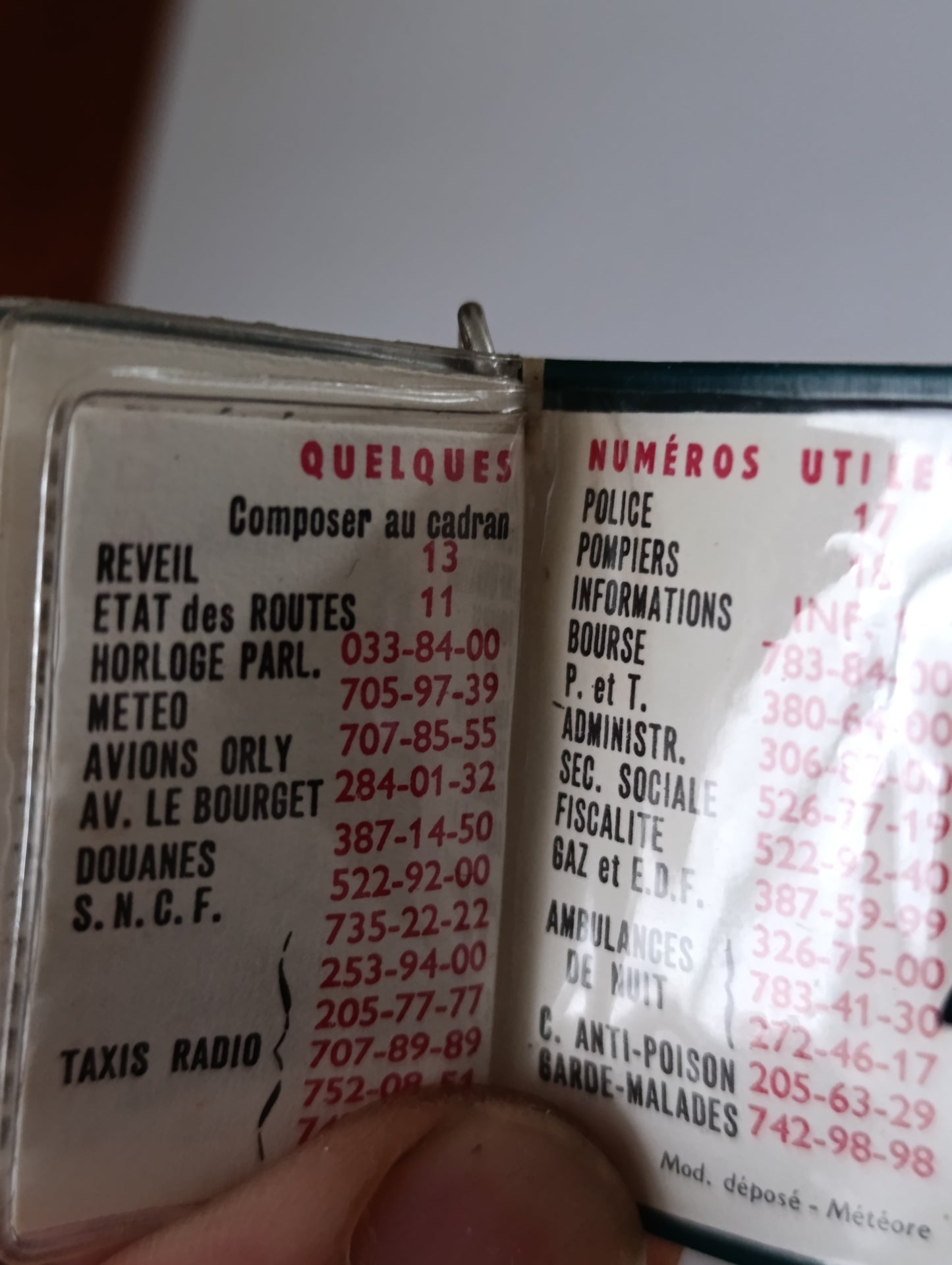 Porte-clés ancien carnet codes départements téléphone France