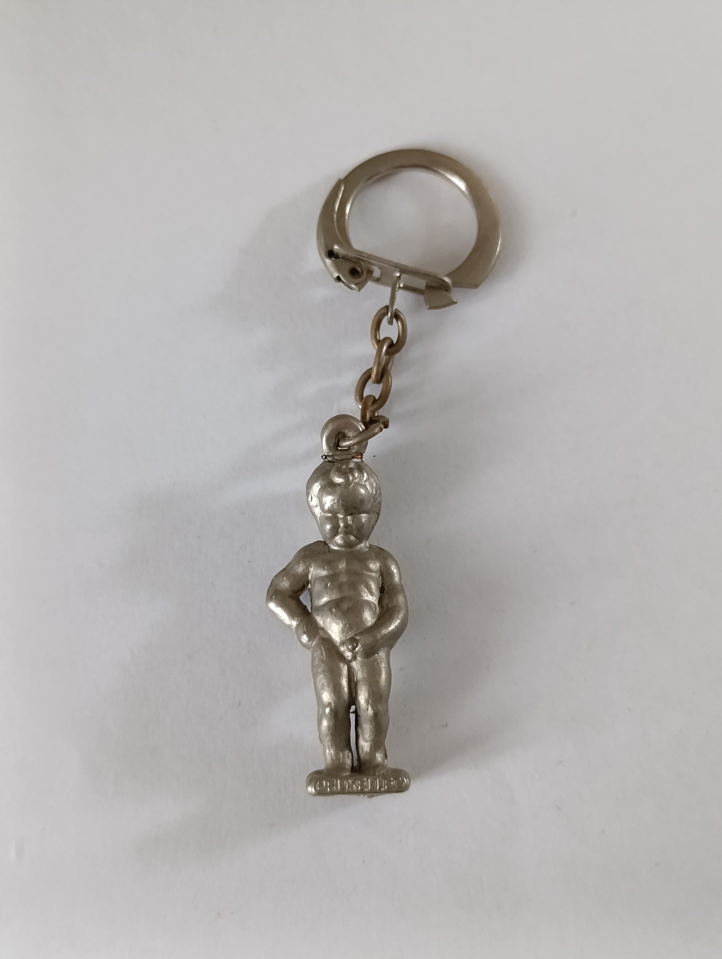 Porte-clés ancien Manneken Pis en métal argenté