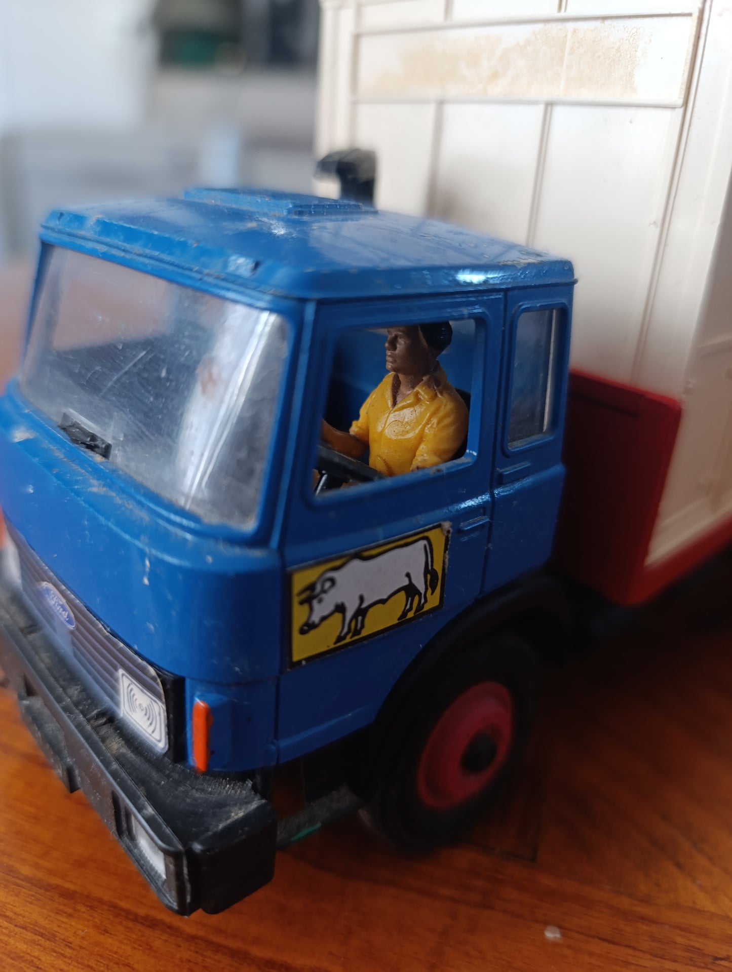 Camion bétaillère miniature transport de bétail