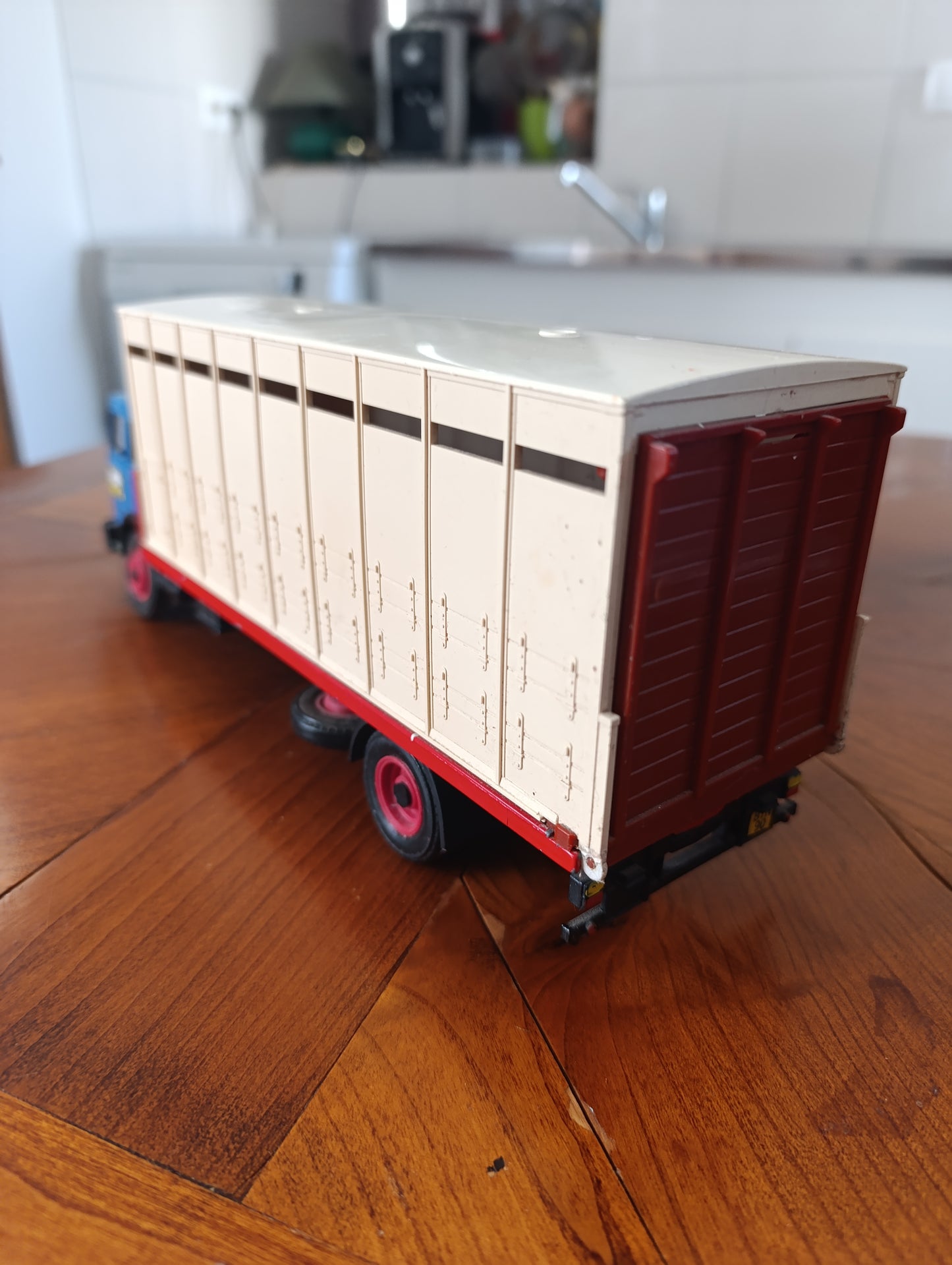 Camion bétaillère miniature transport de bétail