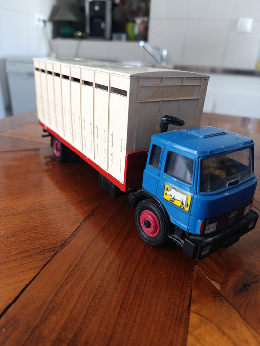 Camion bétaillère miniature transport de bétail