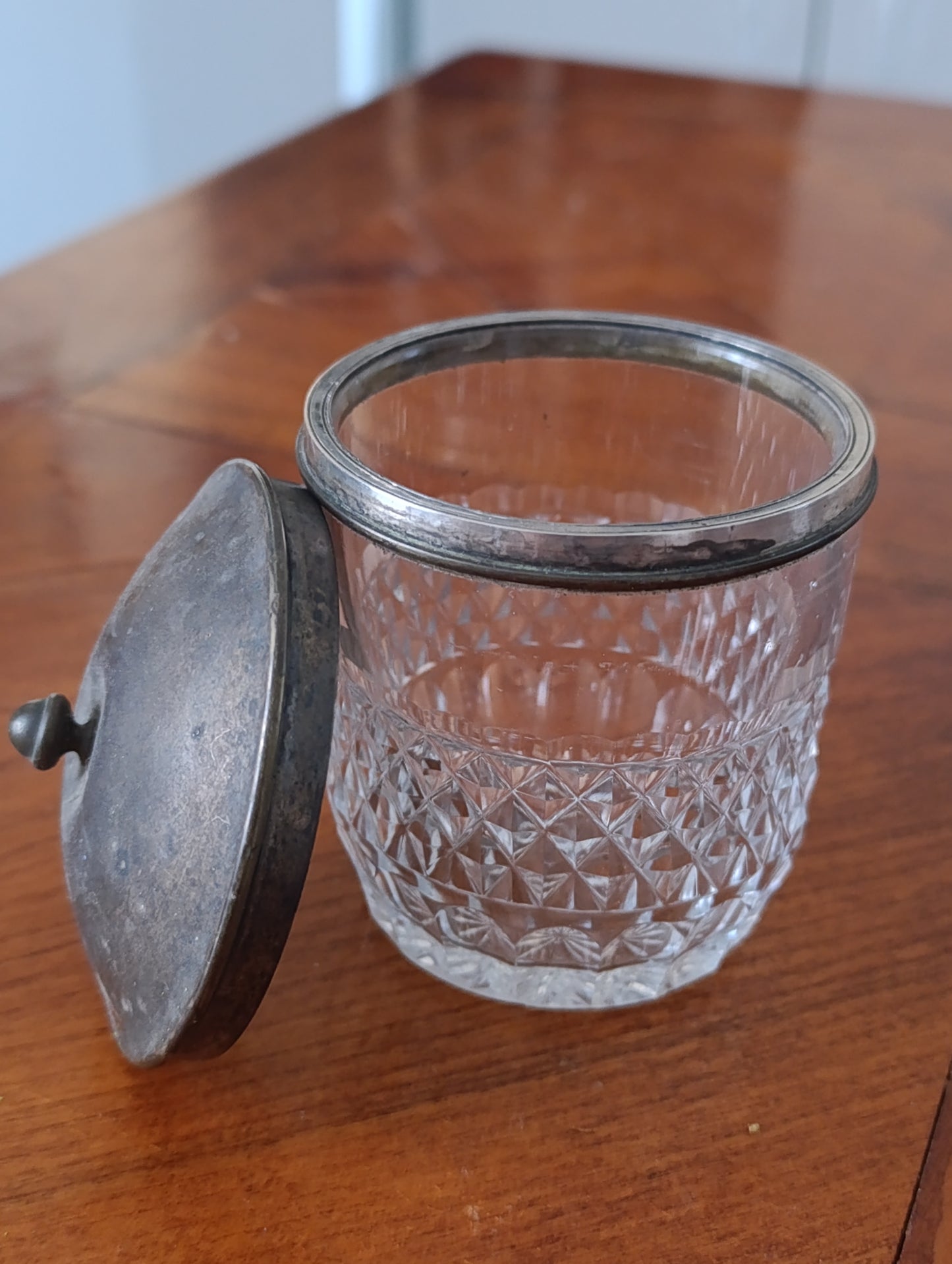 Pot à couvercle ancien en cristal taillé et argent massif poinçon coq (1798–1809)