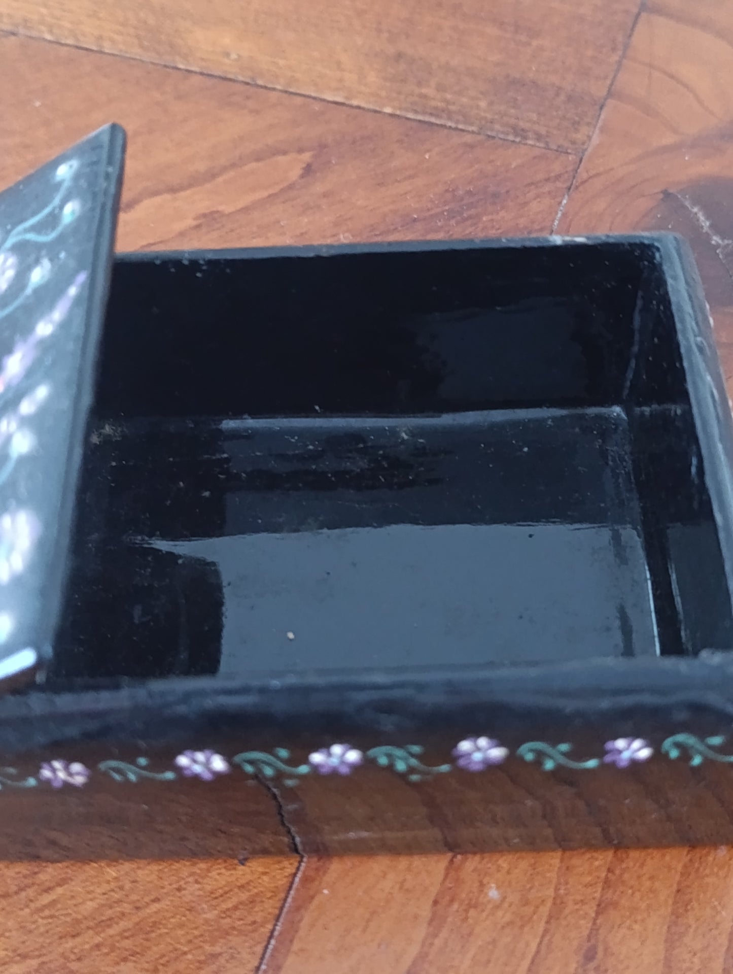 Petite boîte ancienne en bois laqué décorée peinte à la main – Motif floral – Années 50/60
