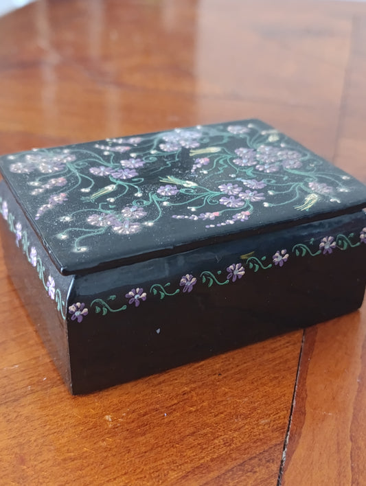 Petite boîte ancienne en bois laqué décorée peinte à la main – Motif floral – Années 50/60