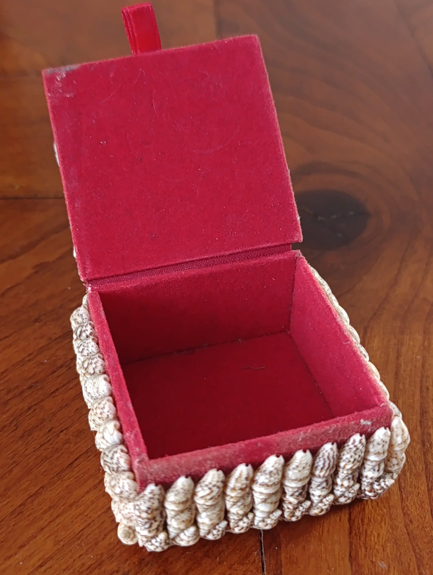 Petite boîte décorative ancienne recouverte de coquillages – Boîte souvenir bord de mer – Années 60/70