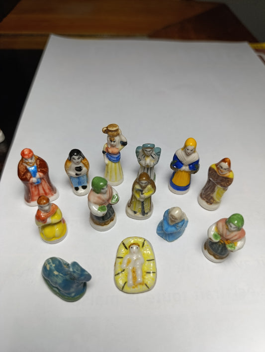 Lot de fèves anciennes crèche Nativité en porcelaine