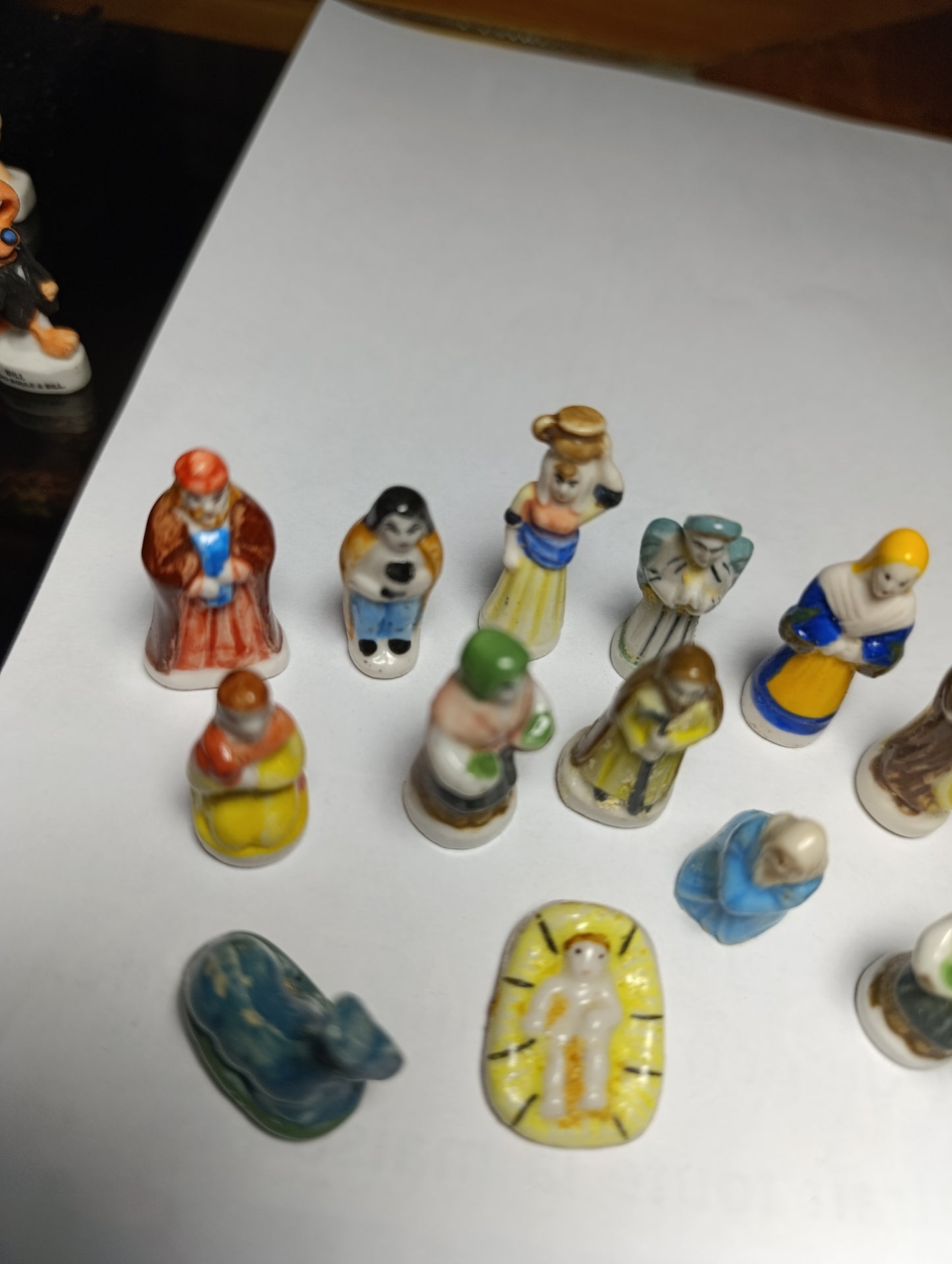 Lot de fèves anciennes crèche Nativité en porcelaine