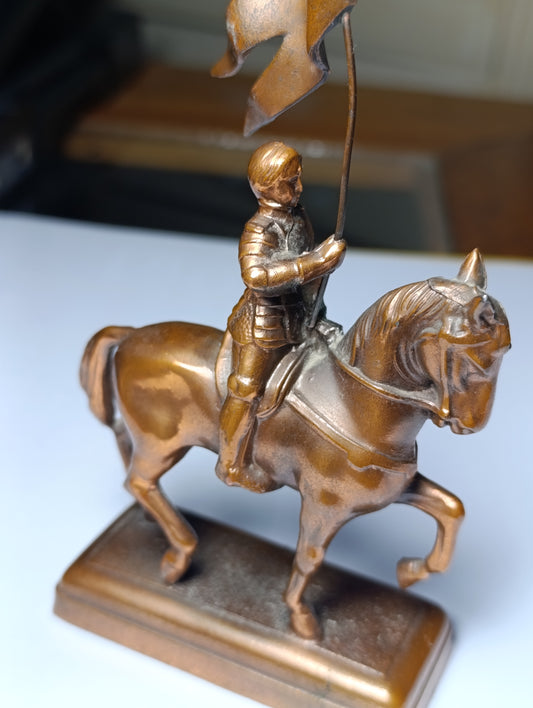 Statue Jeanne d’Arc à cheval – métal patiné bronze