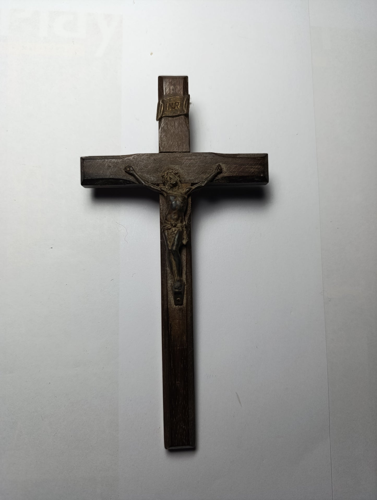 Crucifix ancien en bois avec Christ en métal 17 x 8,5 cm