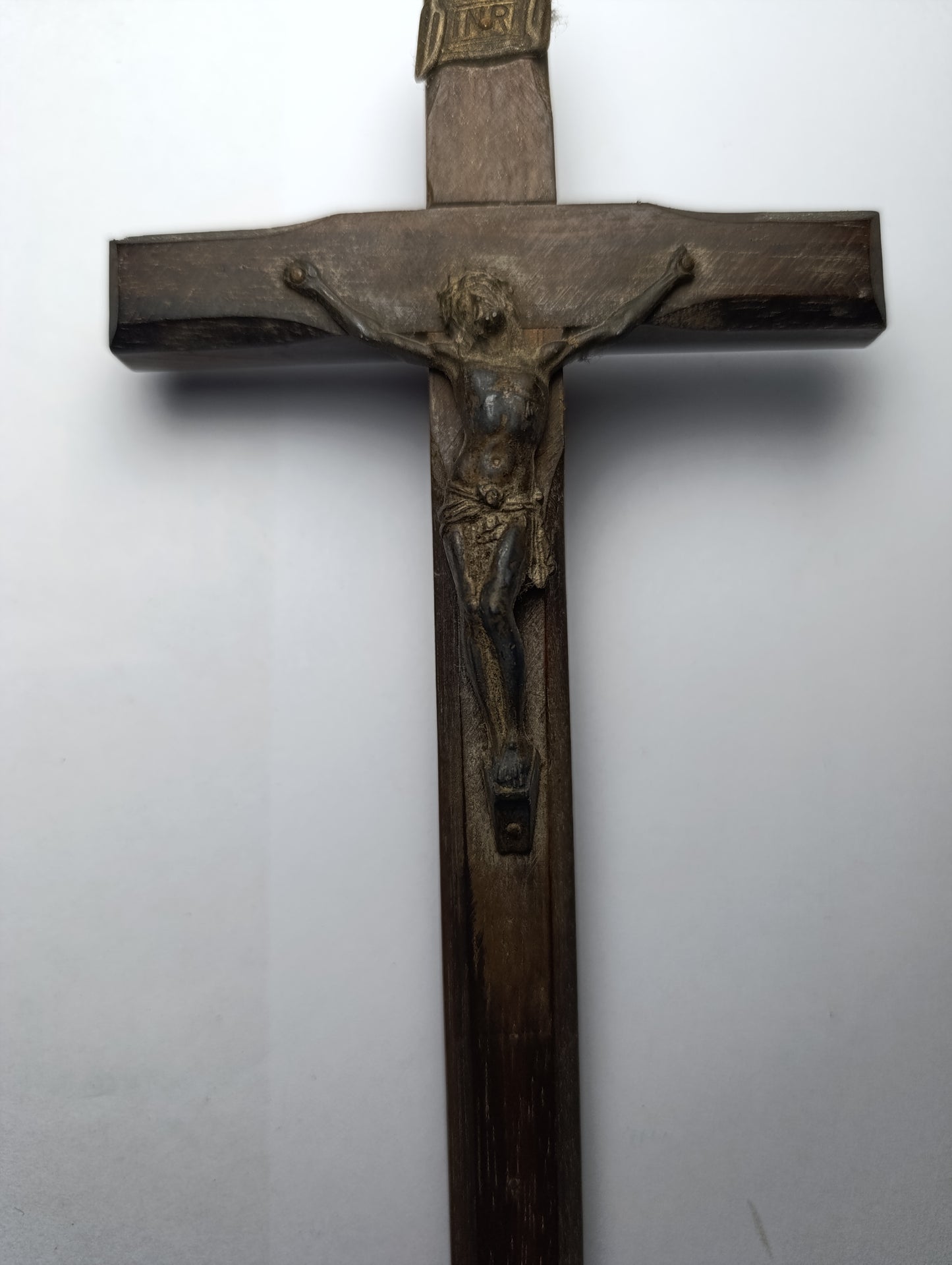 Crucifix ancien en bois avec Christ en métal 17 x 8,5 cm