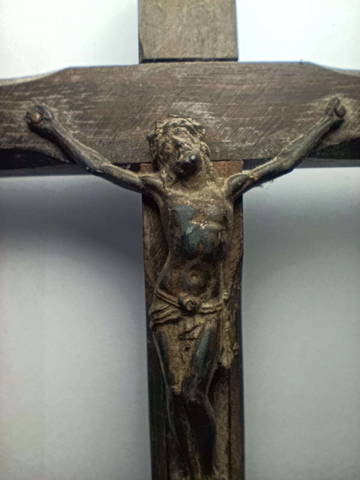 Crucifix ancien en bois avec Christ en métal 17 x 8,5 cm