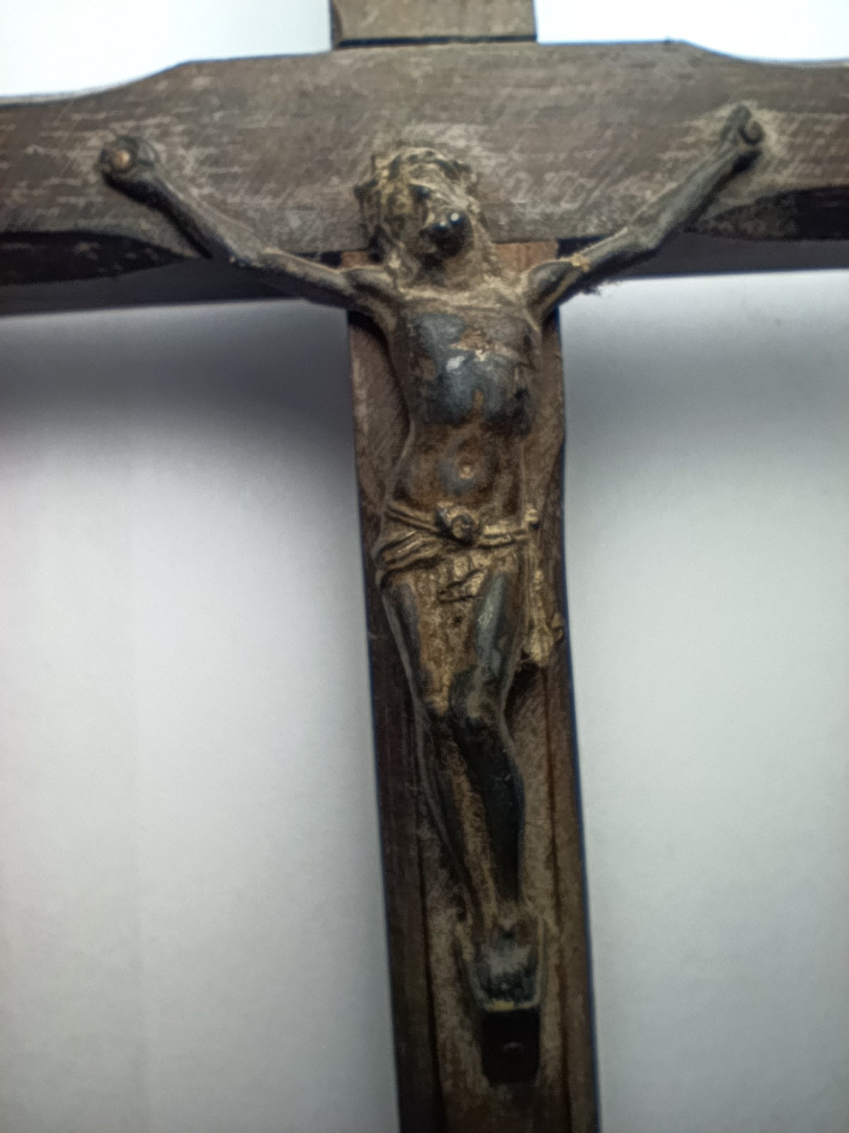 Crucifix ancien en bois avec Christ en métal 17 x 8,5 cm