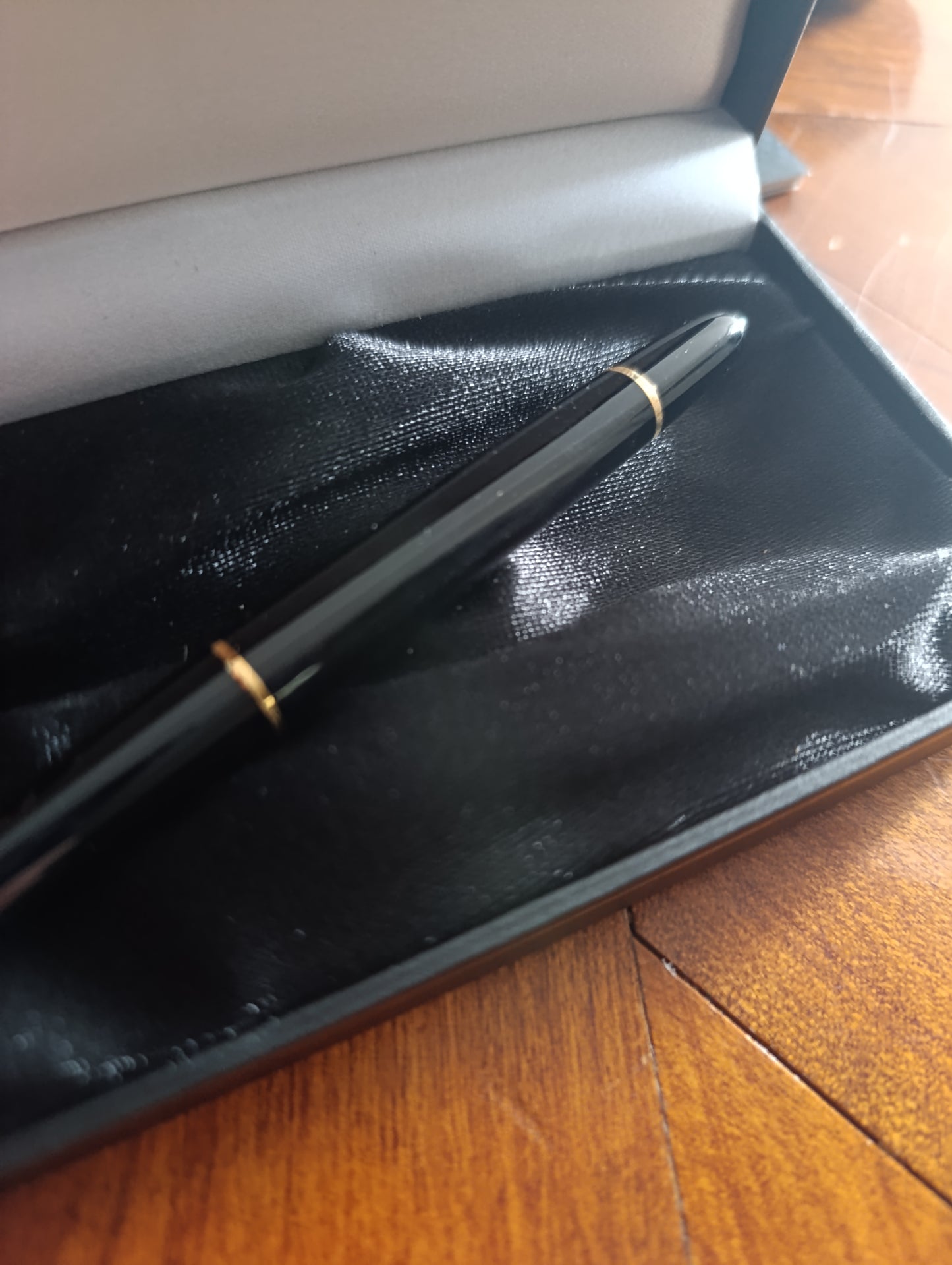 Stylo bille Montblanc Meisterstück coffret Abbott cadeau entreprise luxe