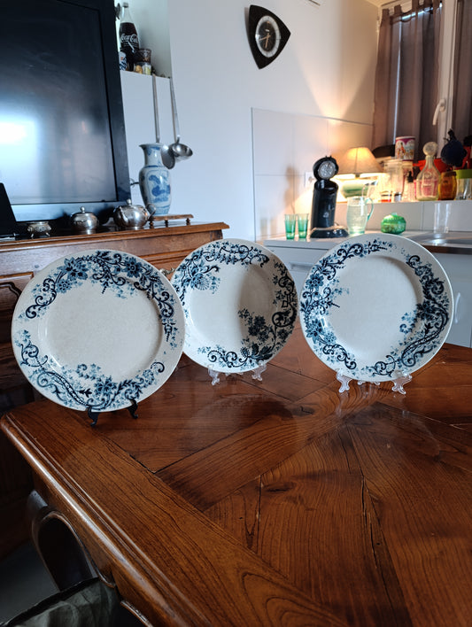 Lot de 3 assiettes anciennes Terre de Fer V. Sordoillet décor bleu floral – faïence XIXe