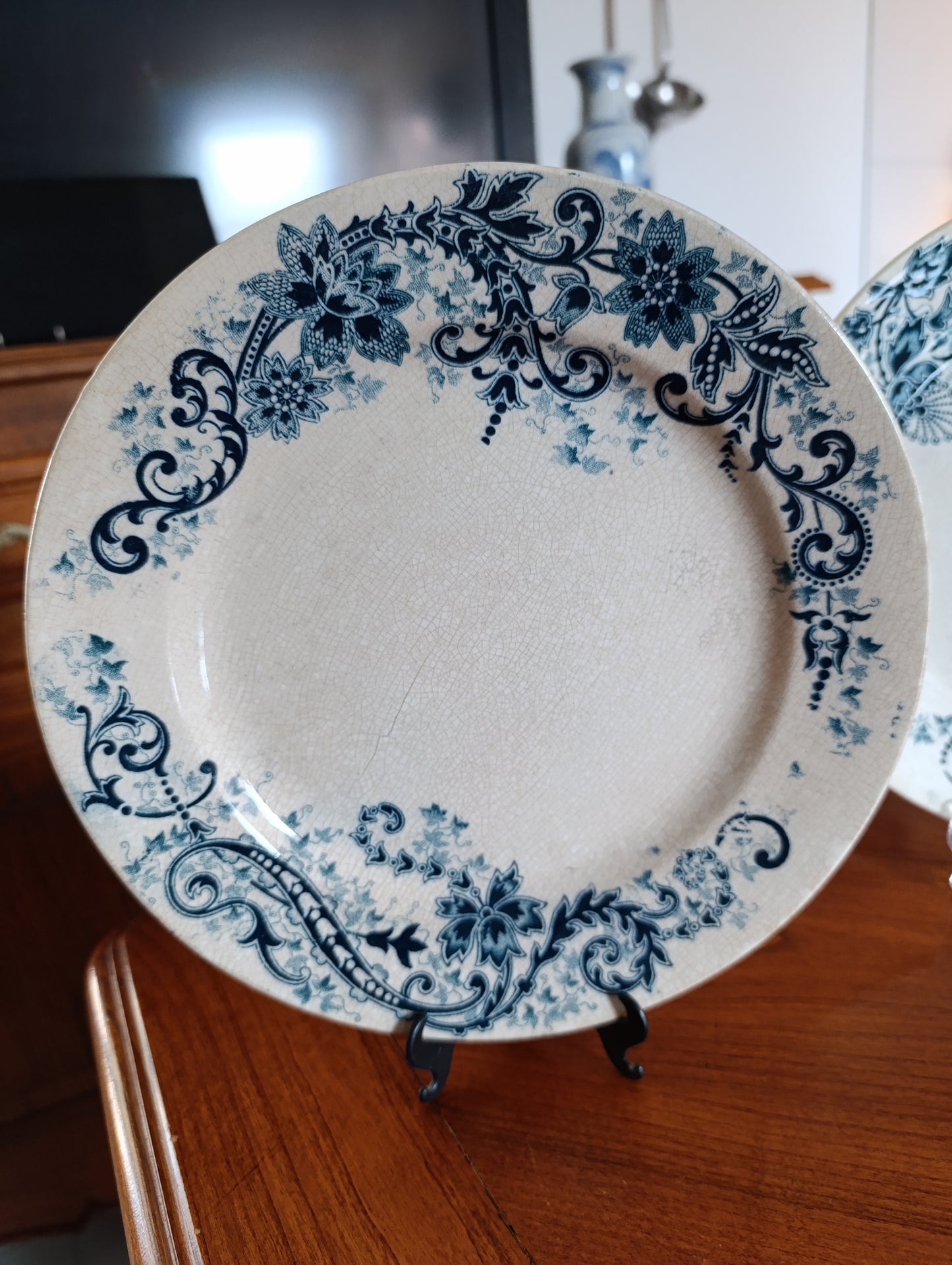 Lot de 3 assiettes anciennes Terre de Fer V. Sordoillet décor bleu floral – faïence XIXe