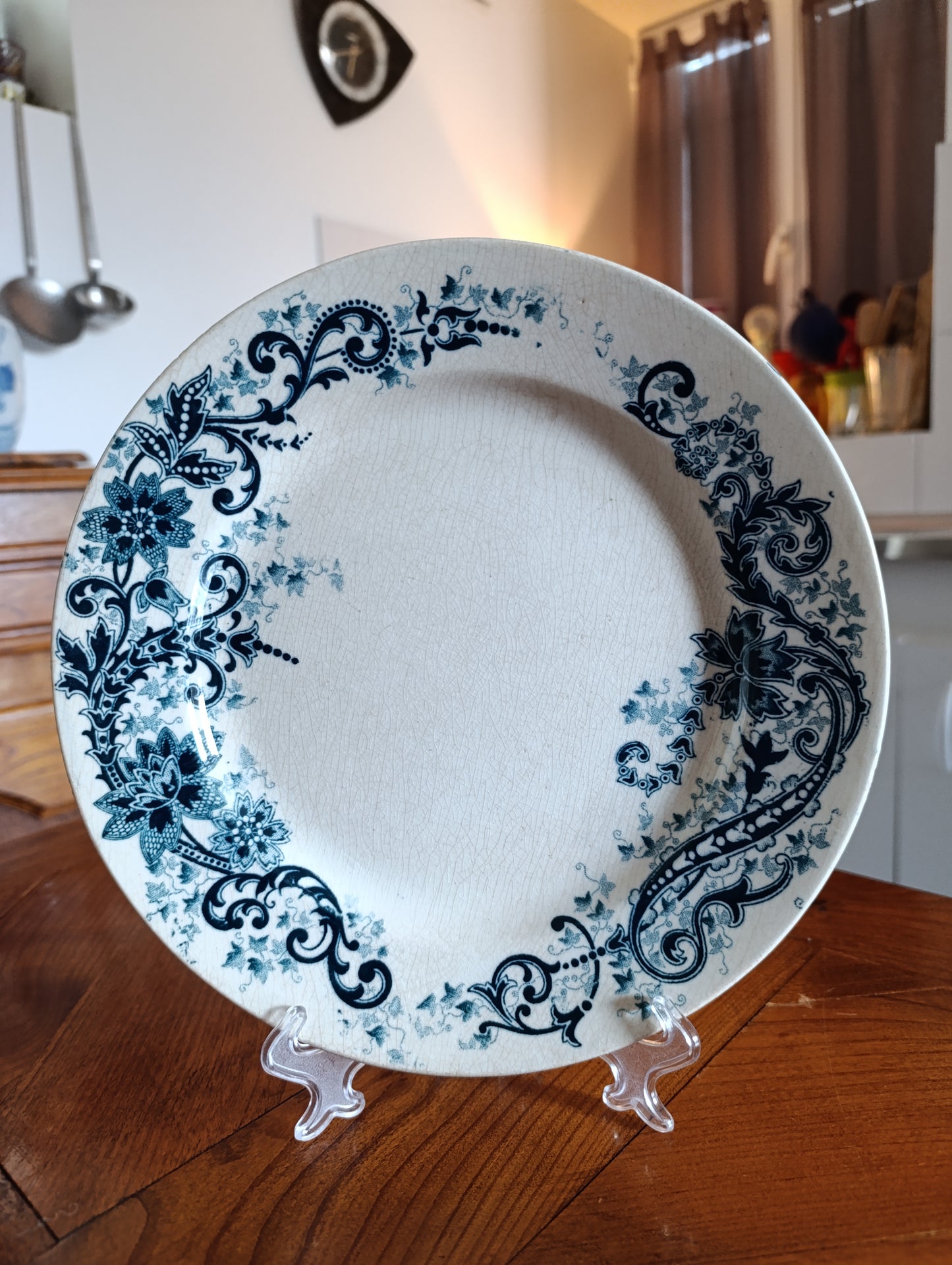Lot de 3 assiettes anciennes Terre de Fer V. Sordoillet décor bleu floral – faïence XIXe