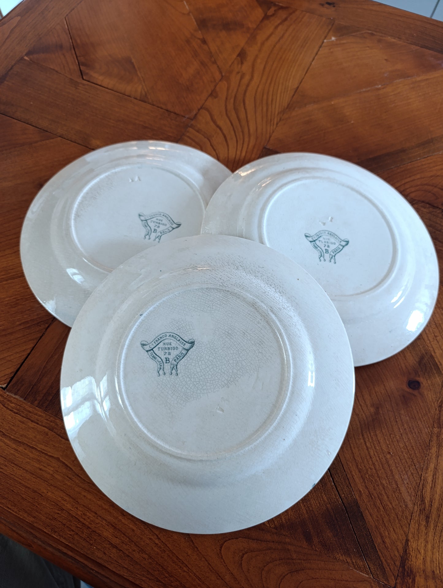 Lot de 3 assiettes anciennes Terre de Fer V. Sordoillet décor bleu floral – faïence XIXe