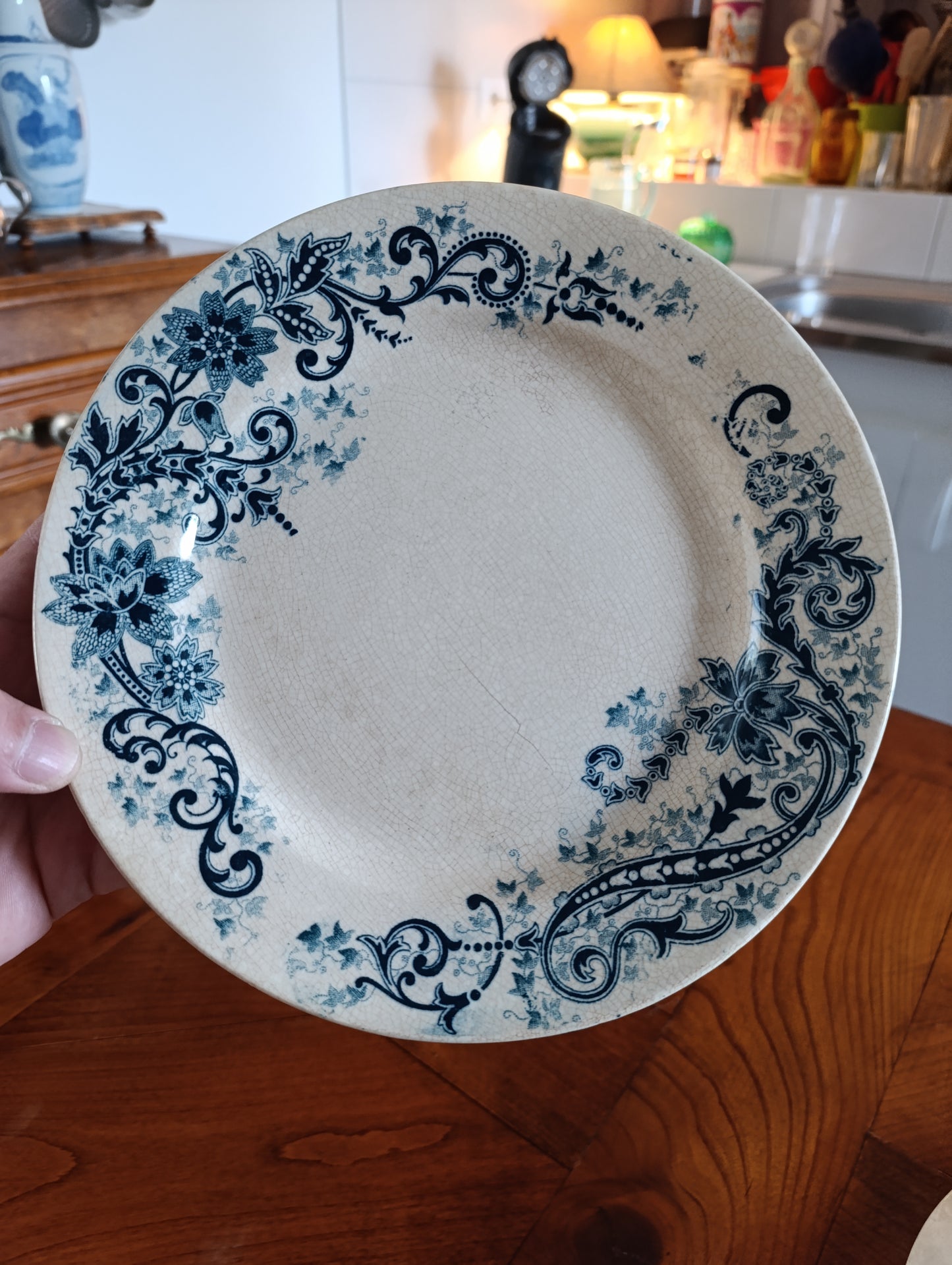 Lot de 3 assiettes anciennes Terre de Fer V. Sordoillet décor bleu floral – faïence XIXe