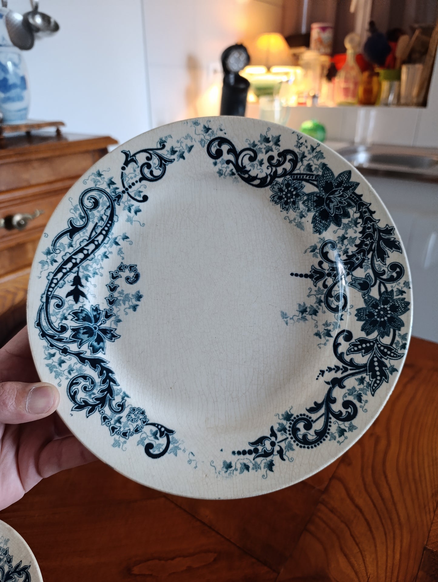 Lot de 3 assiettes anciennes Terre de Fer V. Sordoillet décor bleu floral – faïence XIXe