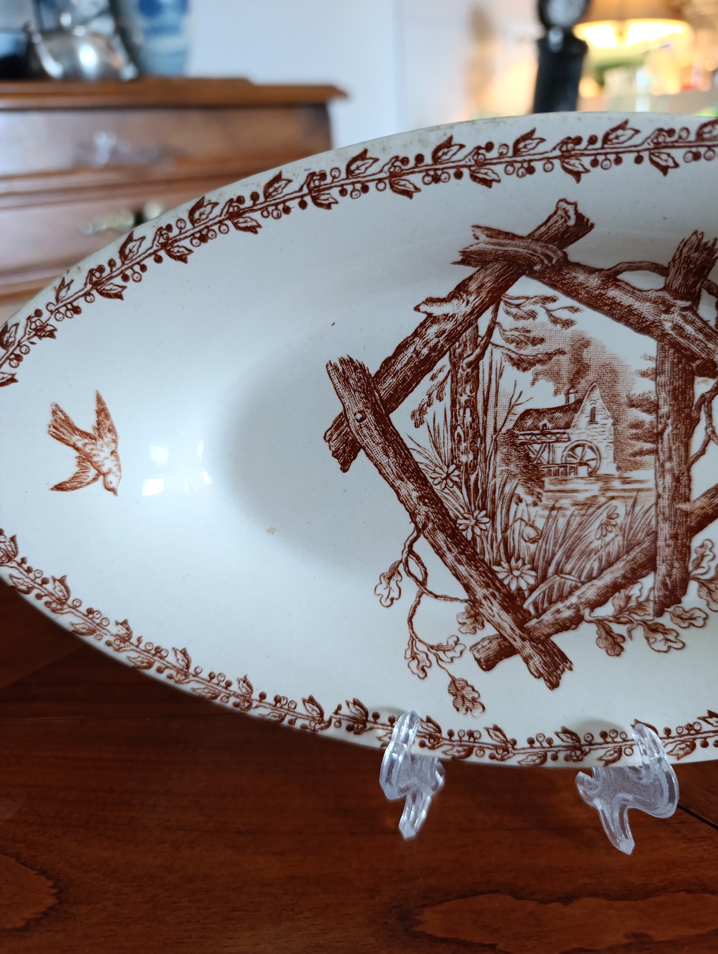 Petit plat ovale ancien Terre de Fer V. Sordoillet Paris décor champêtre brun 25 cm