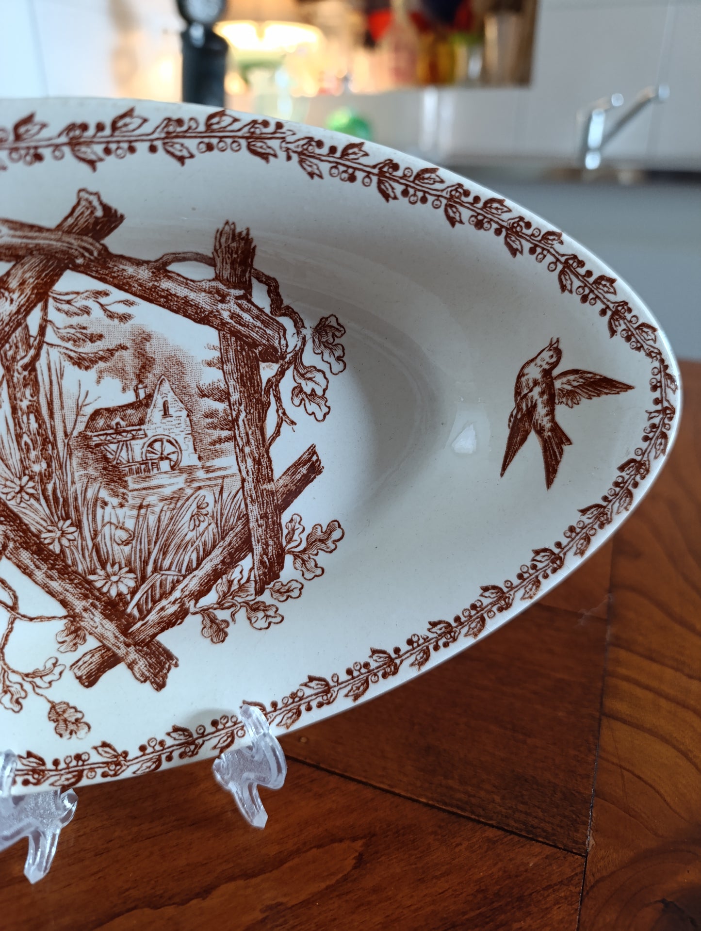 Petit plat ovale ancien Terre de Fer V. Sordoillet Paris décor champêtre brun 25 cm