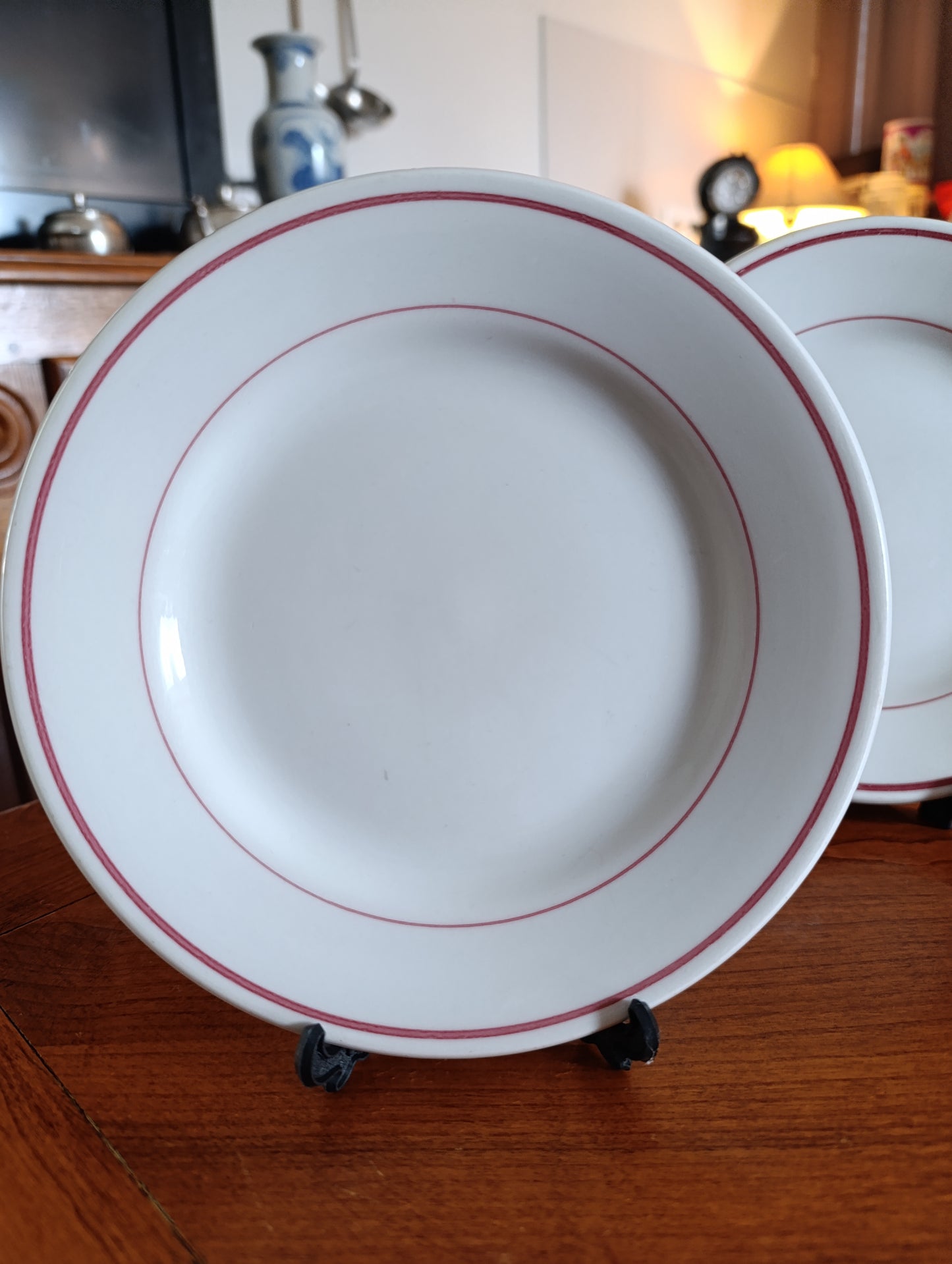 Lot de 4 assiettes anciennes Pyroblan porcelaine France liseré rouge vintage 17,5 cm