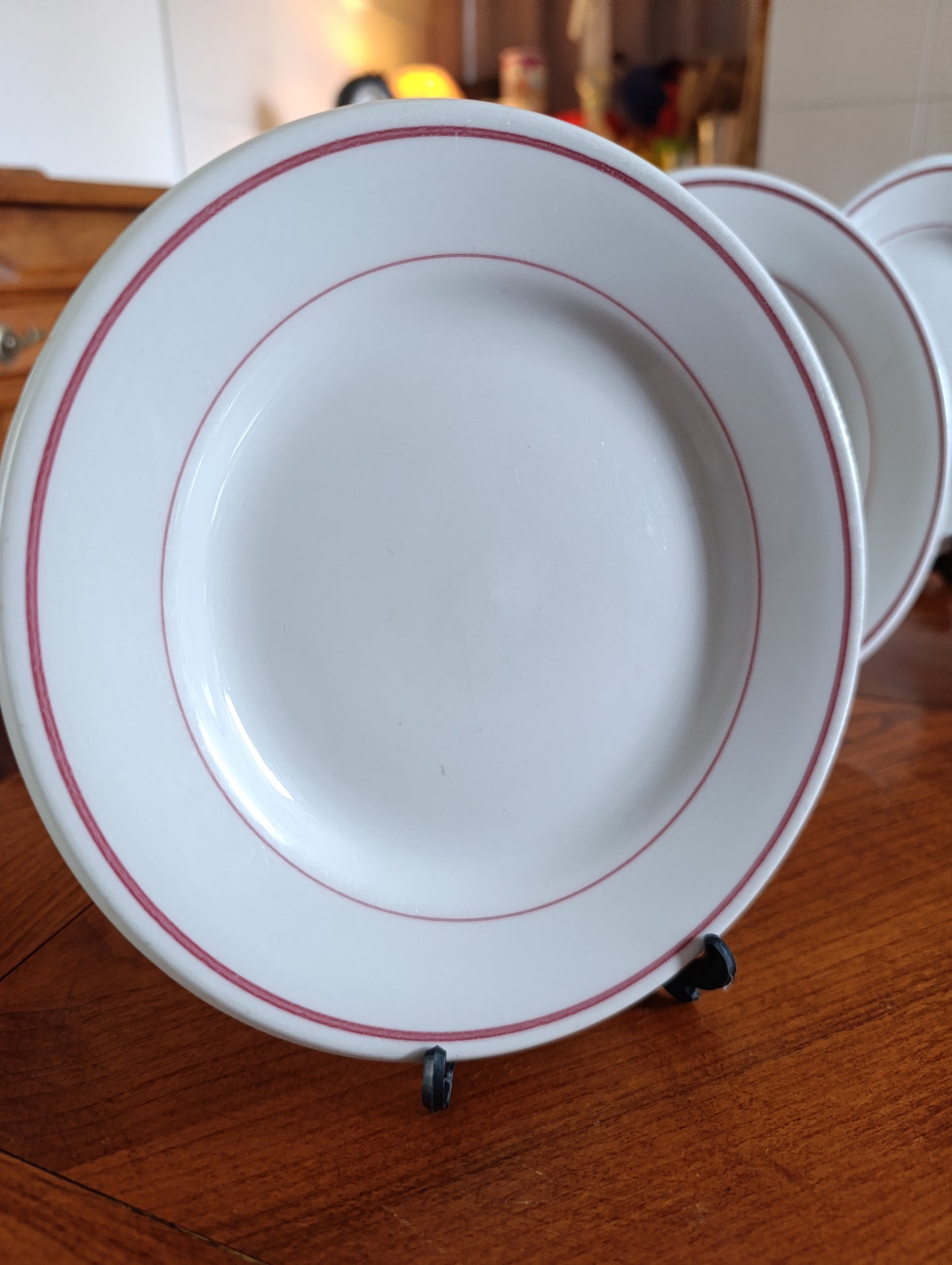 Lot de 4 assiettes anciennes Pyroblan porcelaine France liseré rouge vintage 17,5 cm