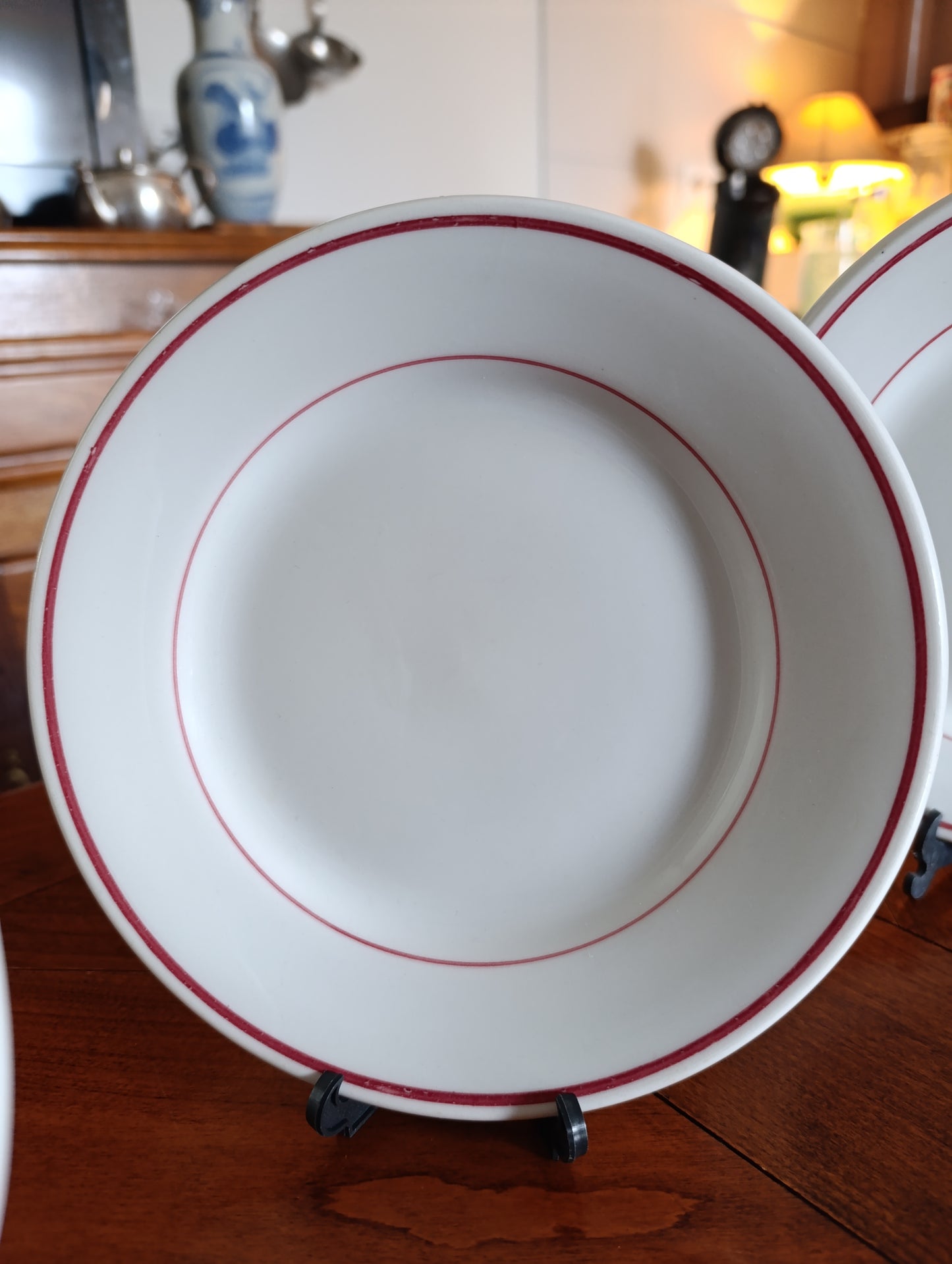 Lot de 4 assiettes anciennes Pyroblan porcelaine France liseré rouge vintage 17,5 cm