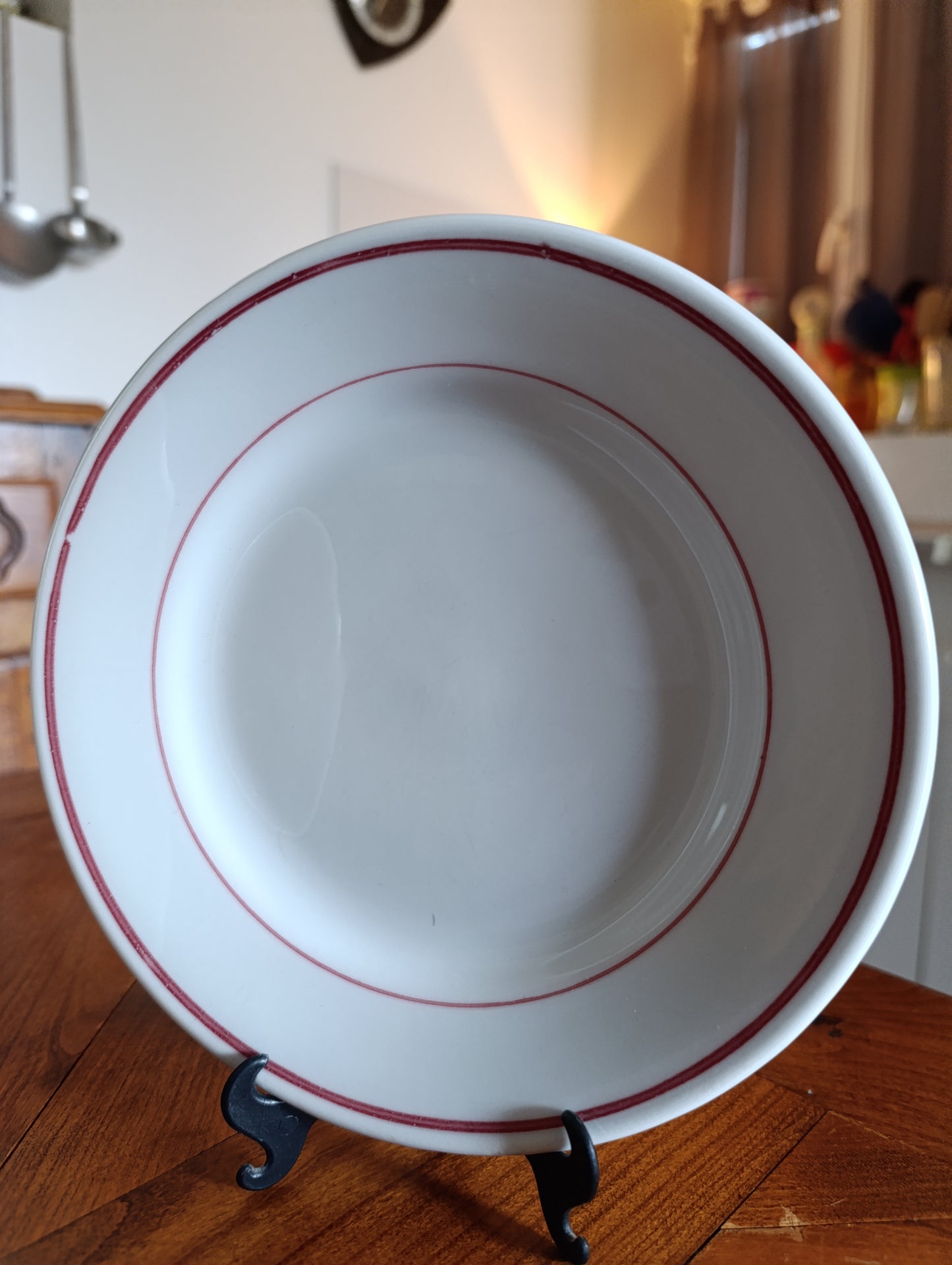Lot de 4 assiettes anciennes Pyroblan porcelaine France liseré rouge vintage 17,5 cm