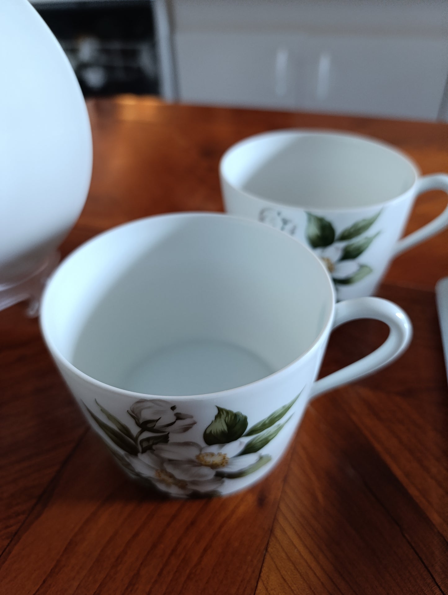Lot de 2 tasses et soucoupes en porcelaine de Limoges – Porcelaine de Paris